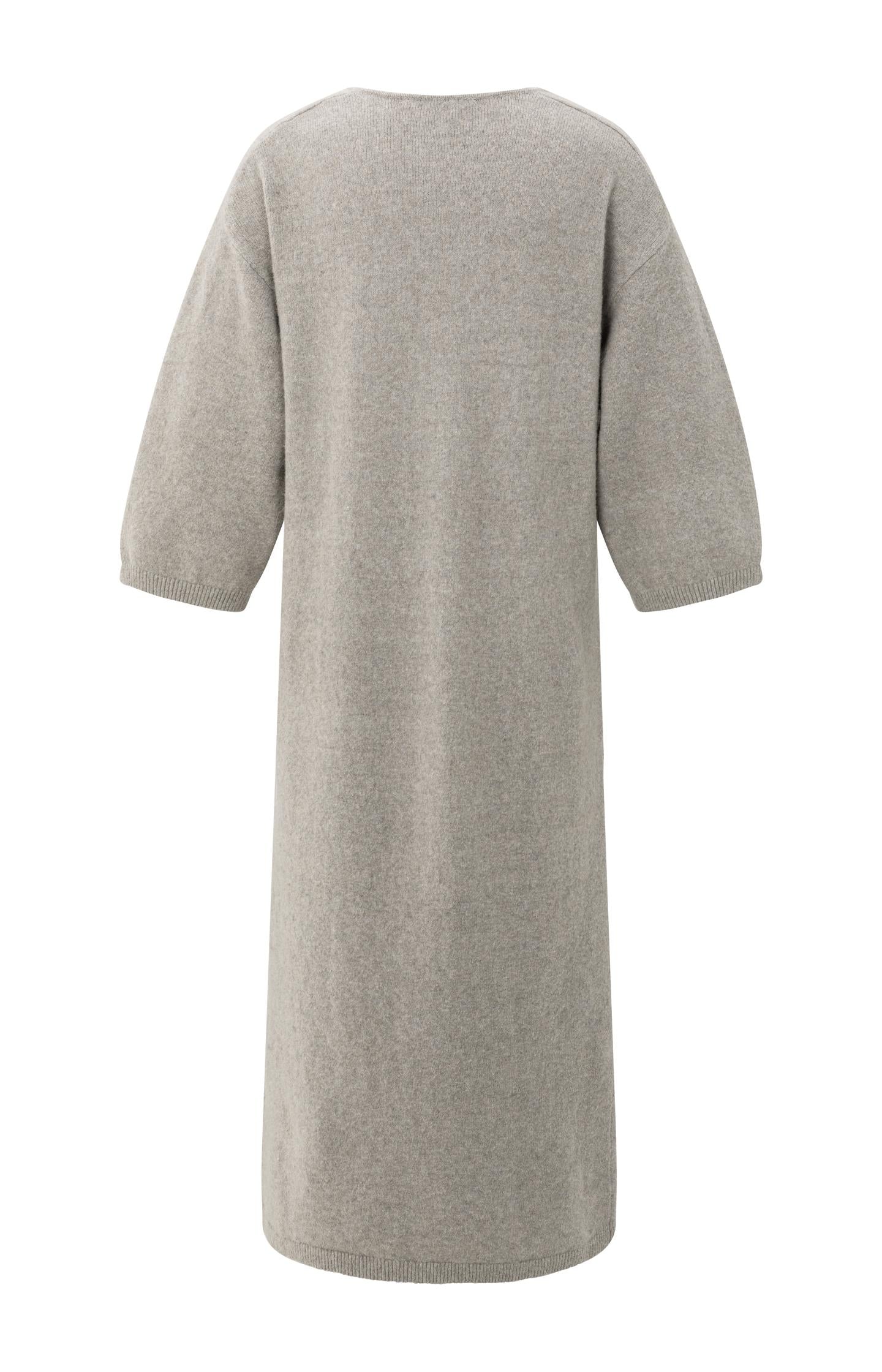 Knitted V-neck dress with short sleeves