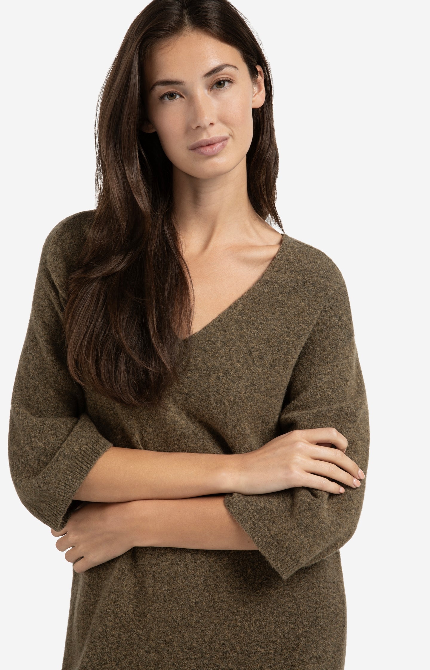 Knitted V-neck dress with short sleeves