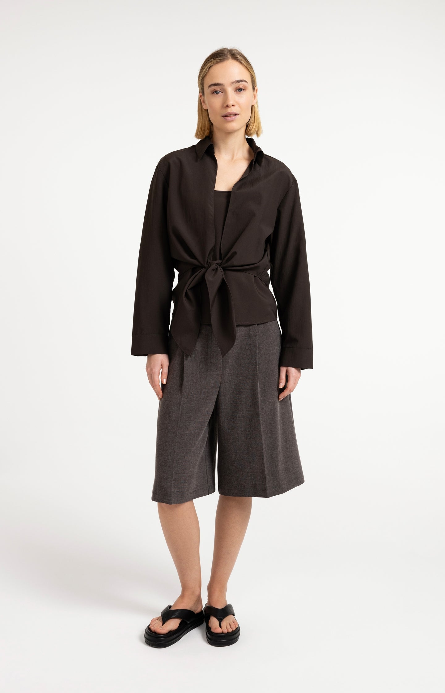 Knotted blouse with matching sleeveless top