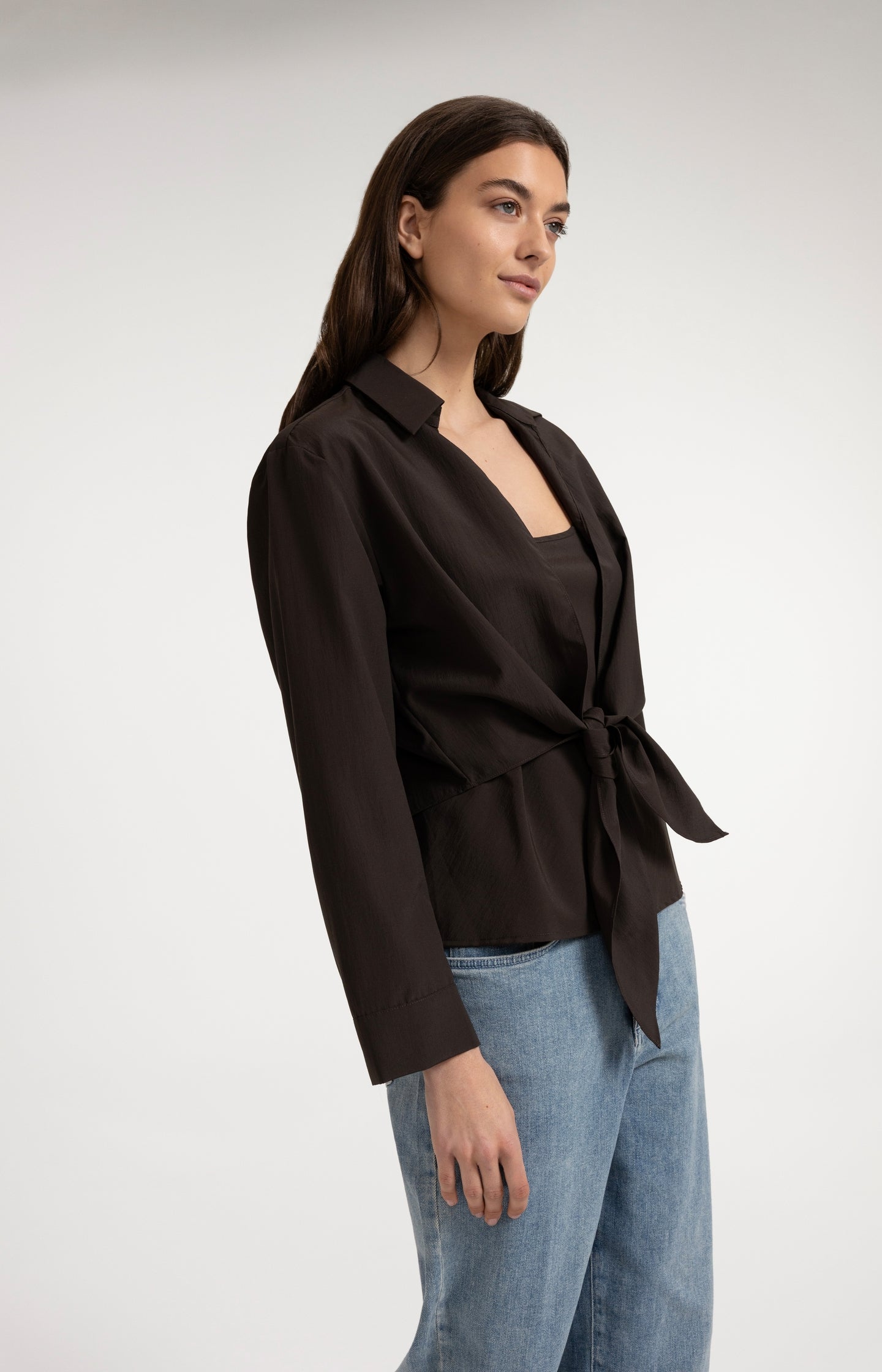 Knotted blouse with matching sleeveless top