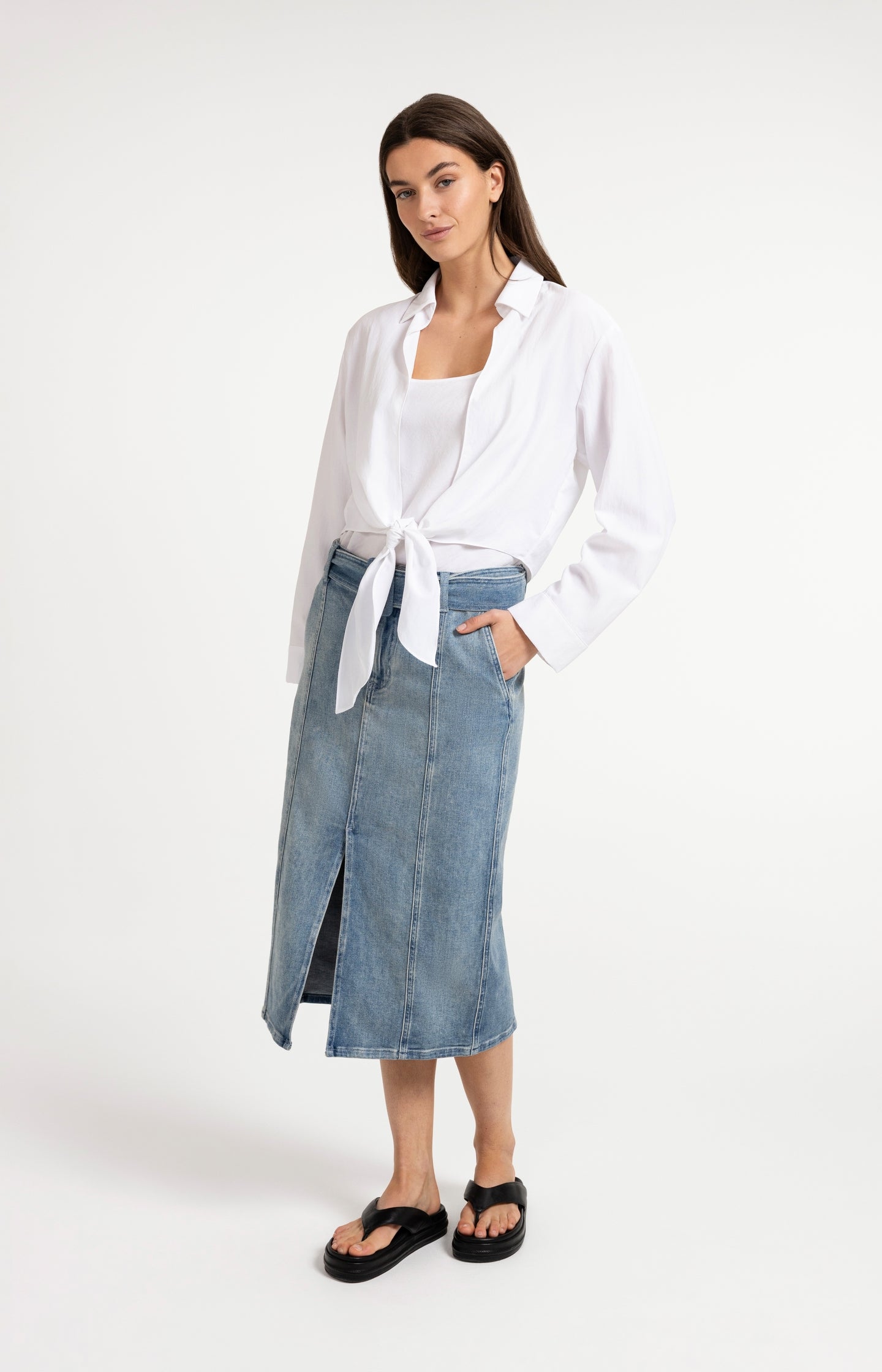 Knotted blouse with matching sleeveless top - Type: lookbook
