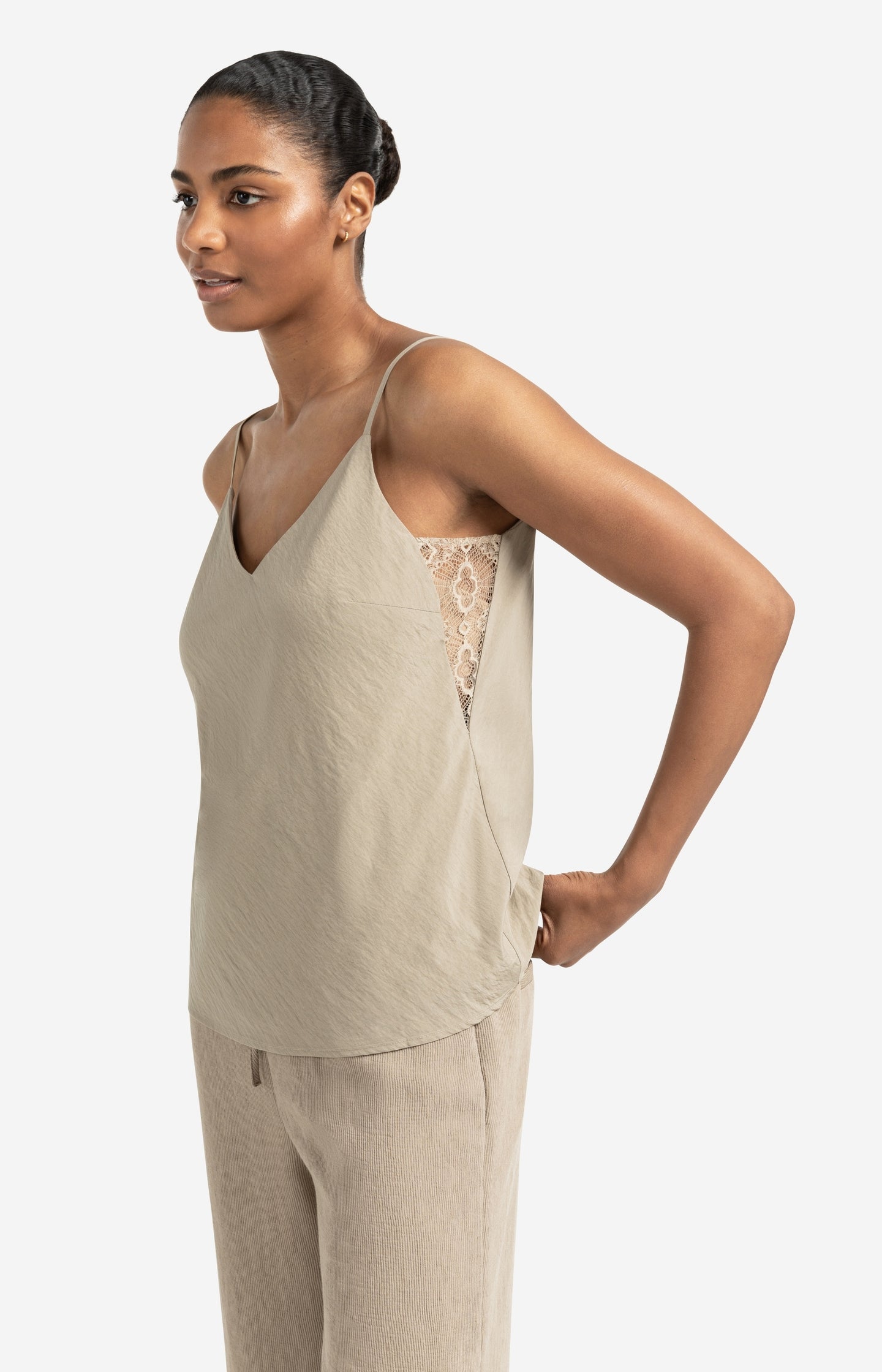 Lace-trimmed singlet with adjustable straps