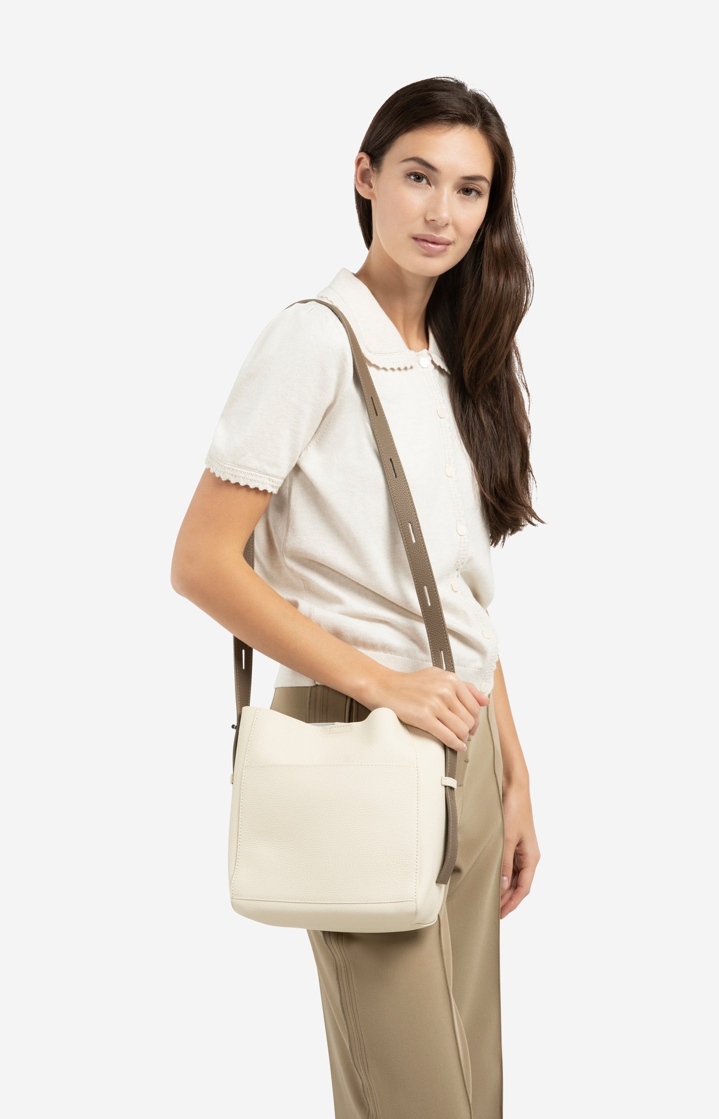Leather shoulder bag with detachable inner pouch - Type: lookbook
