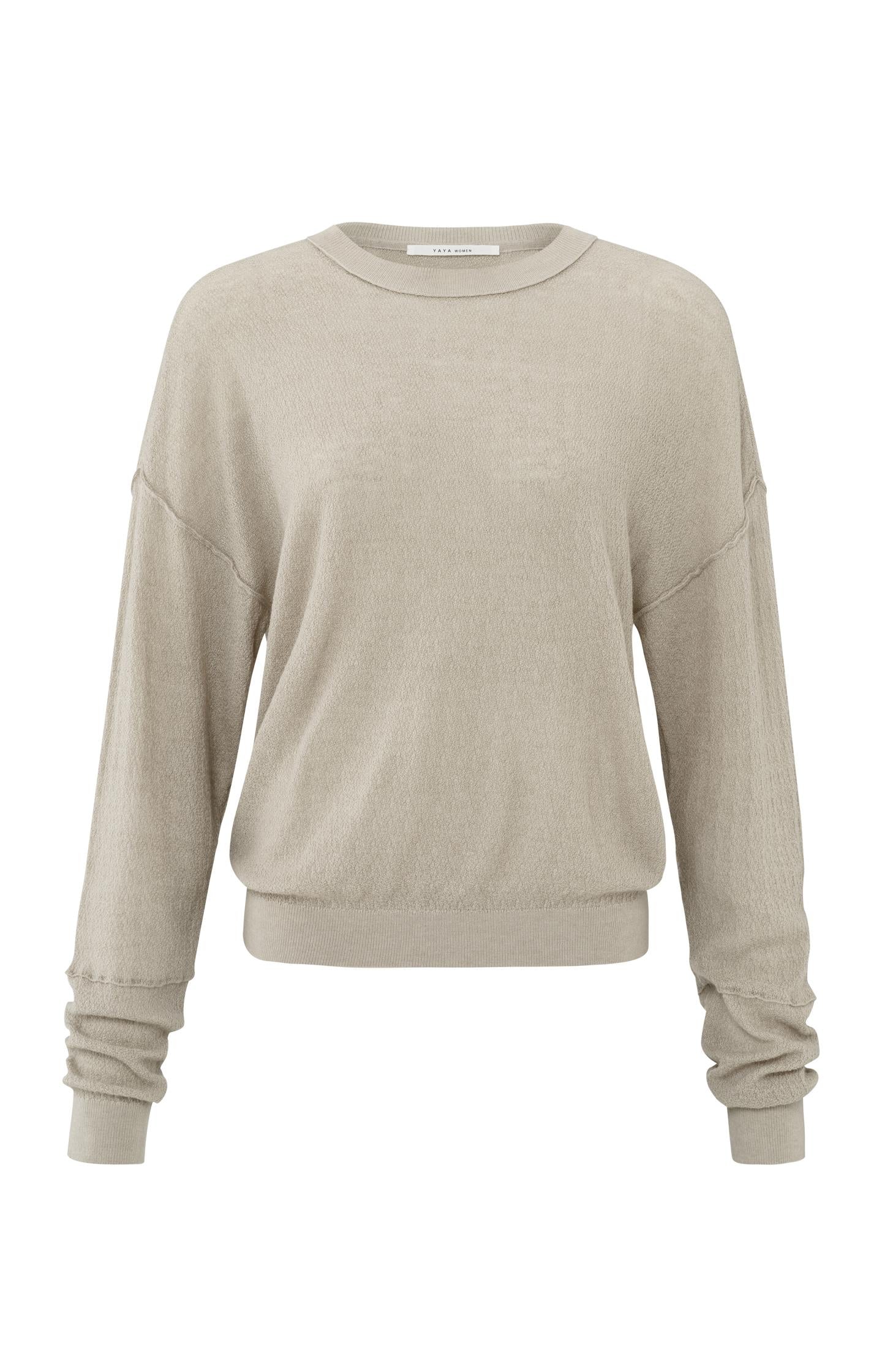 Lichtbruine sweater met ronde hals en subtiele naden – YAYA