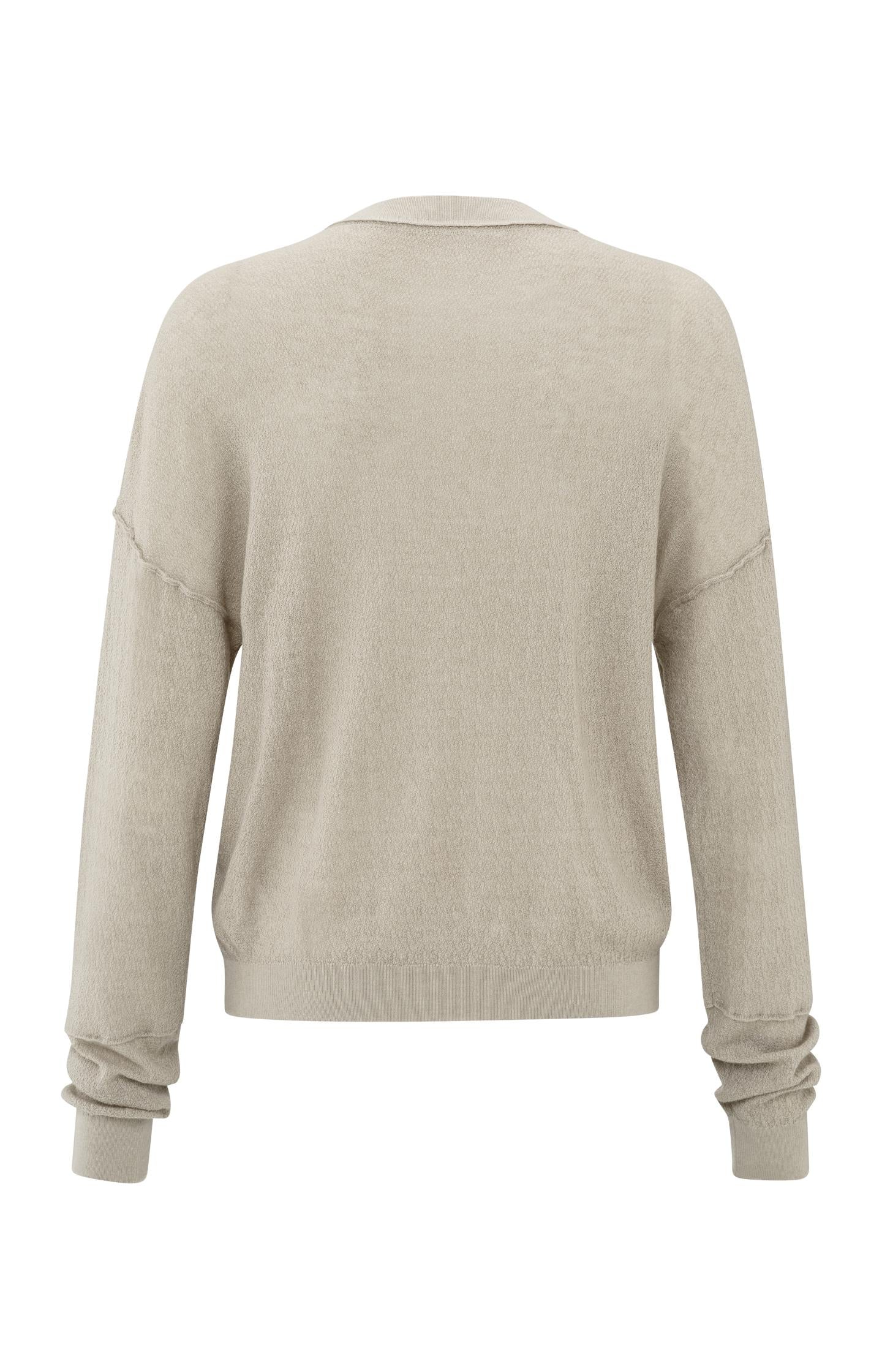 Lichtbruine sweater met ronde hals en subtiele naden – YAYA