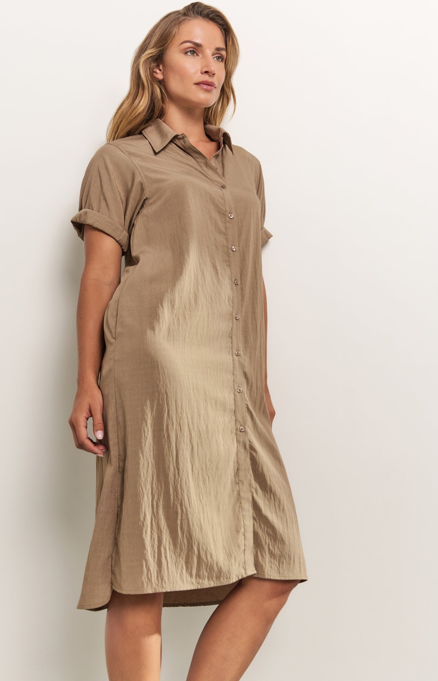 Lightweight shirt dress with short sleeves - Type: lookbook