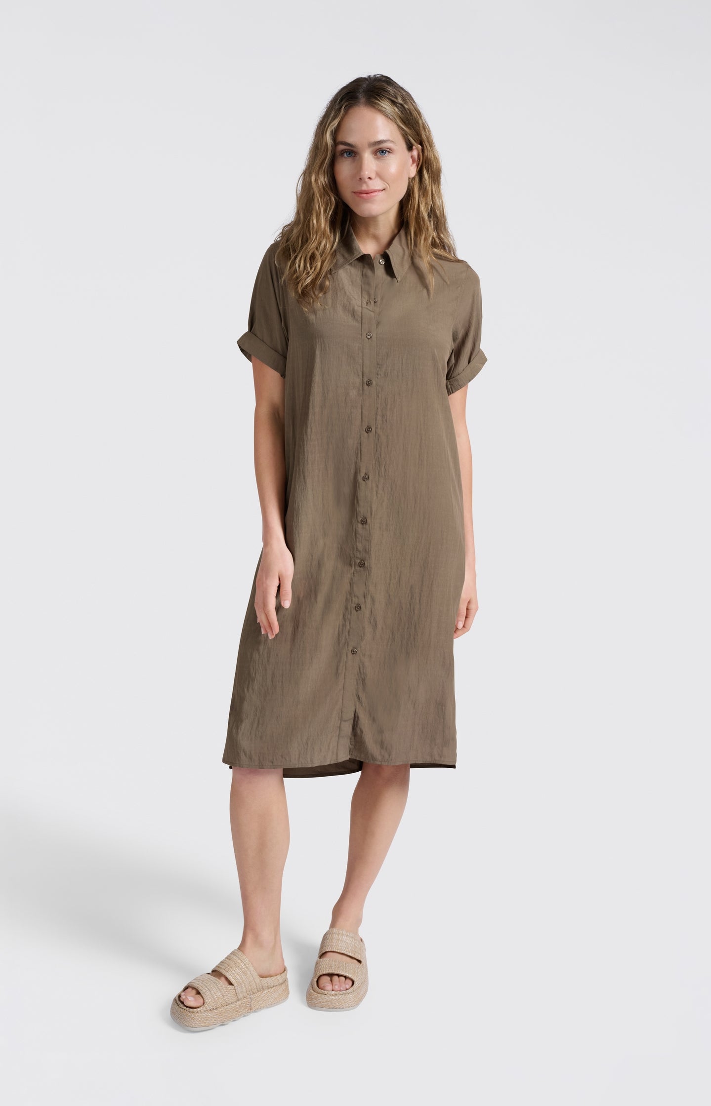 Lightweight shirt dress with short sleeves