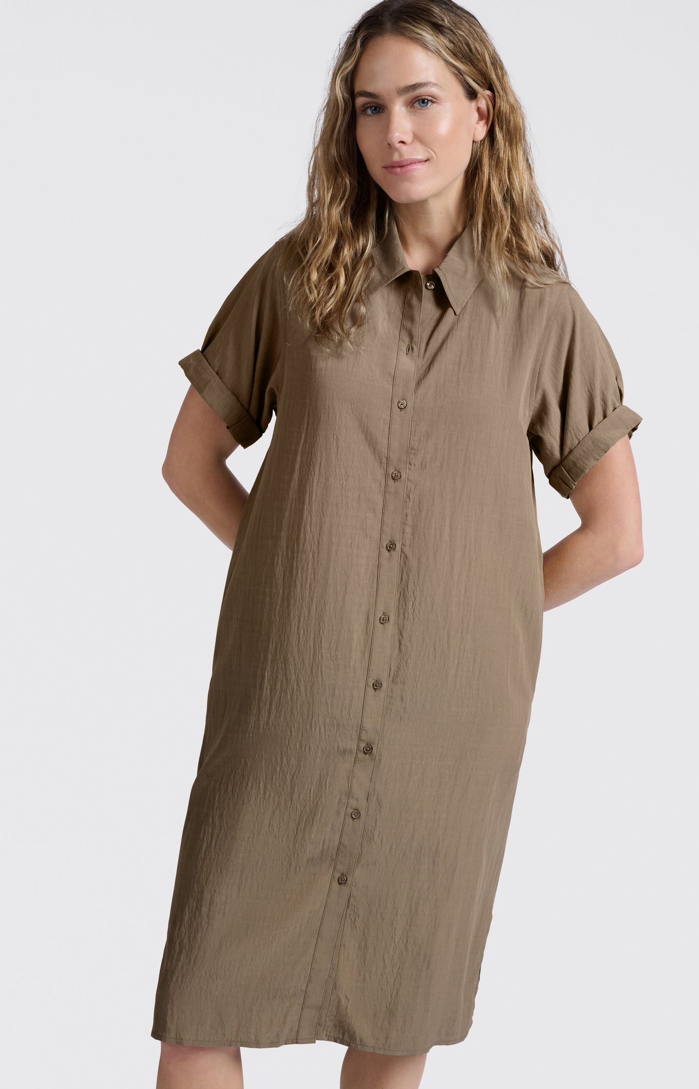 Lightweight shirt dress with short sleeves