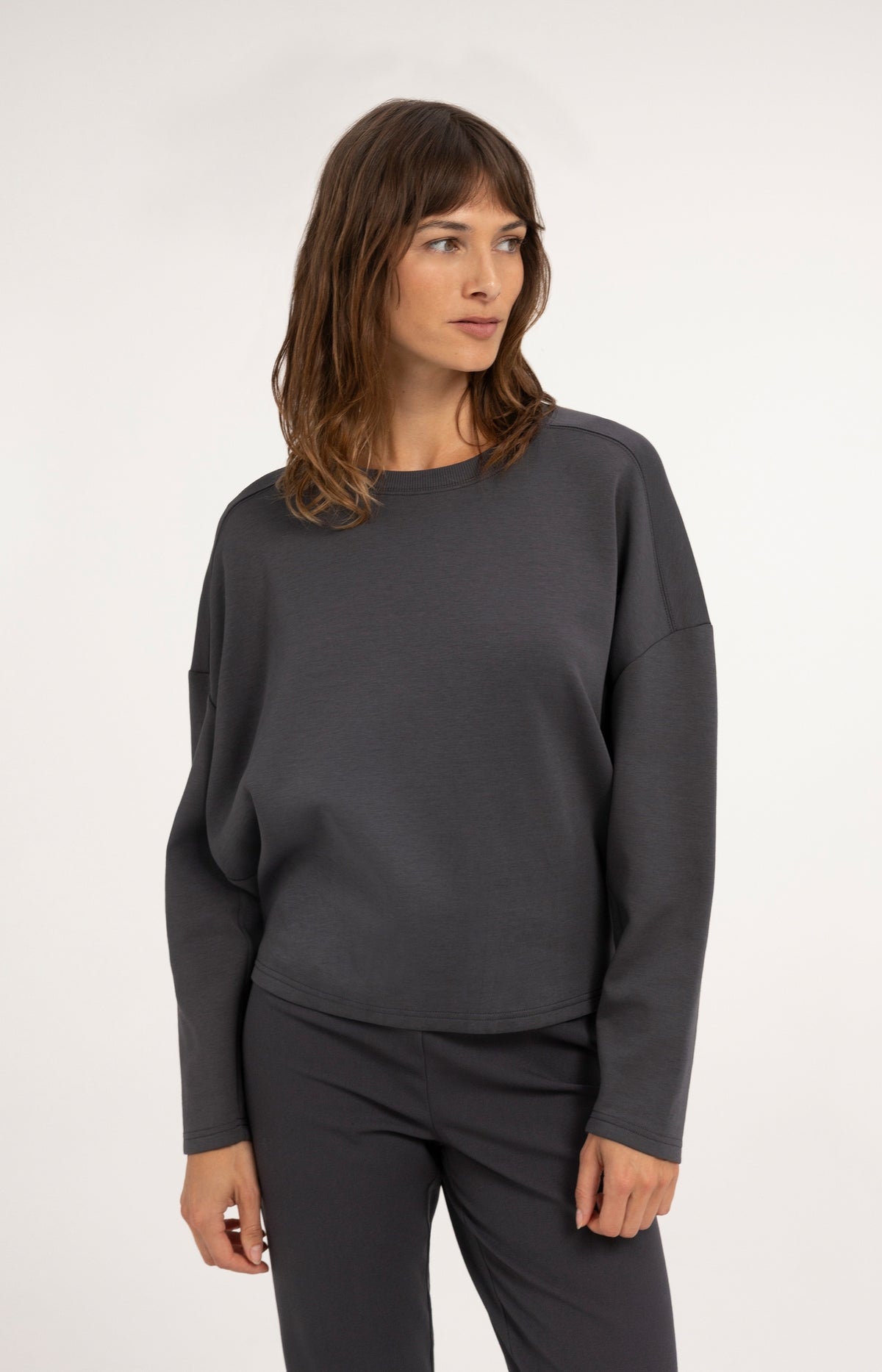 Lightweight sweater with balloon hem - Hole Black