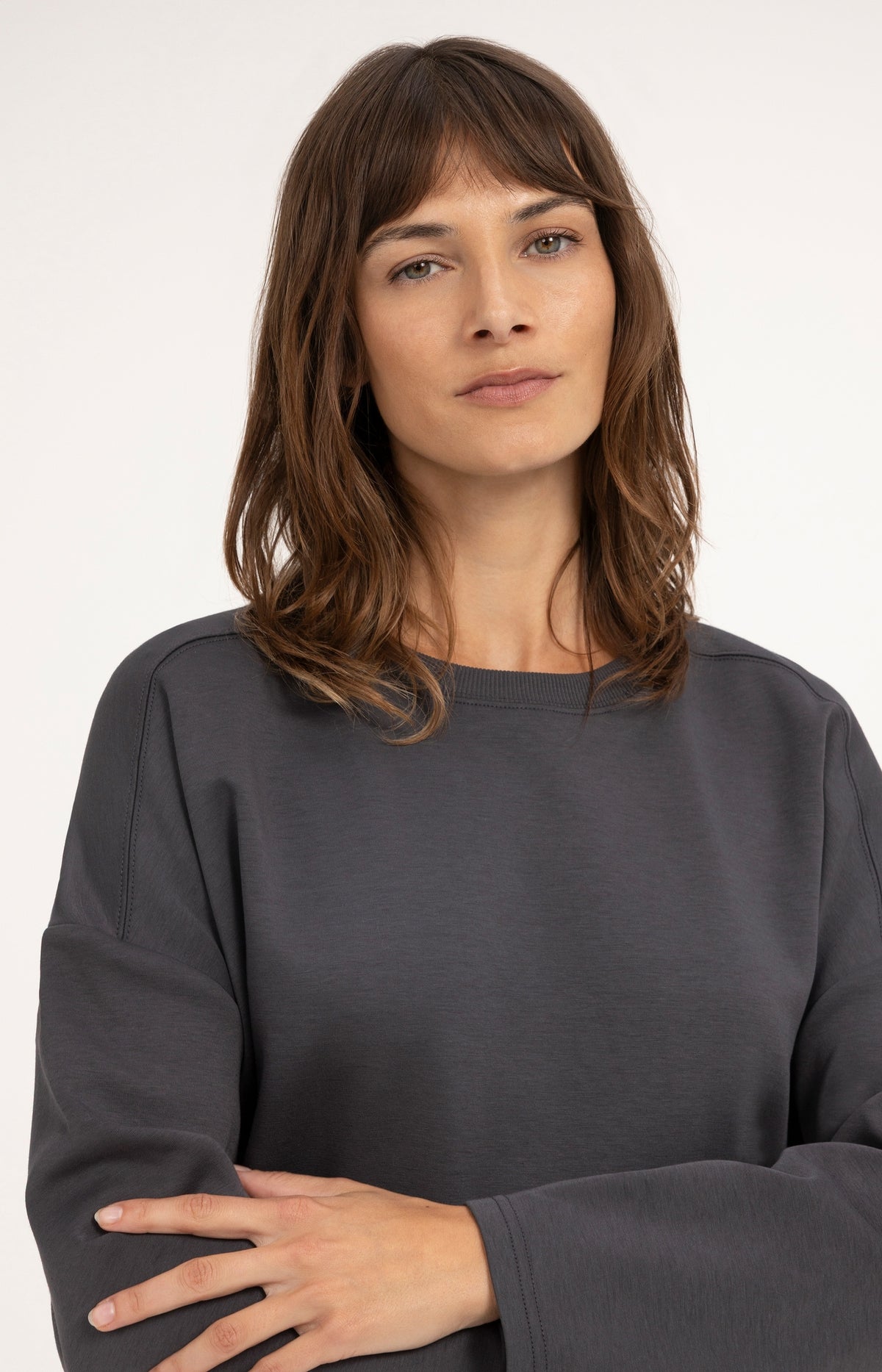 Leichter Pullover mit Ballonsaum - Hole Black