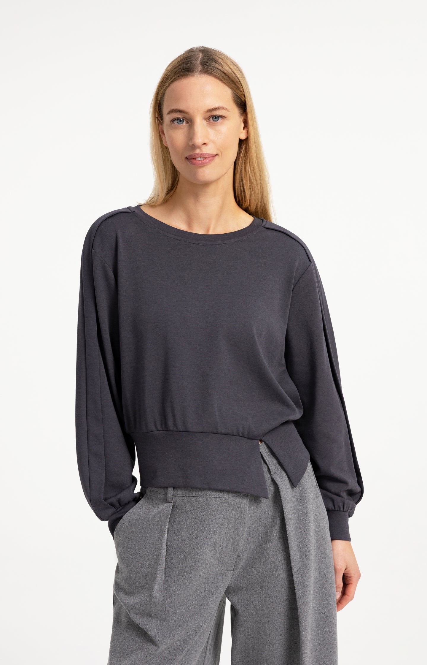 Lightweight sweater with waistband and folded detail