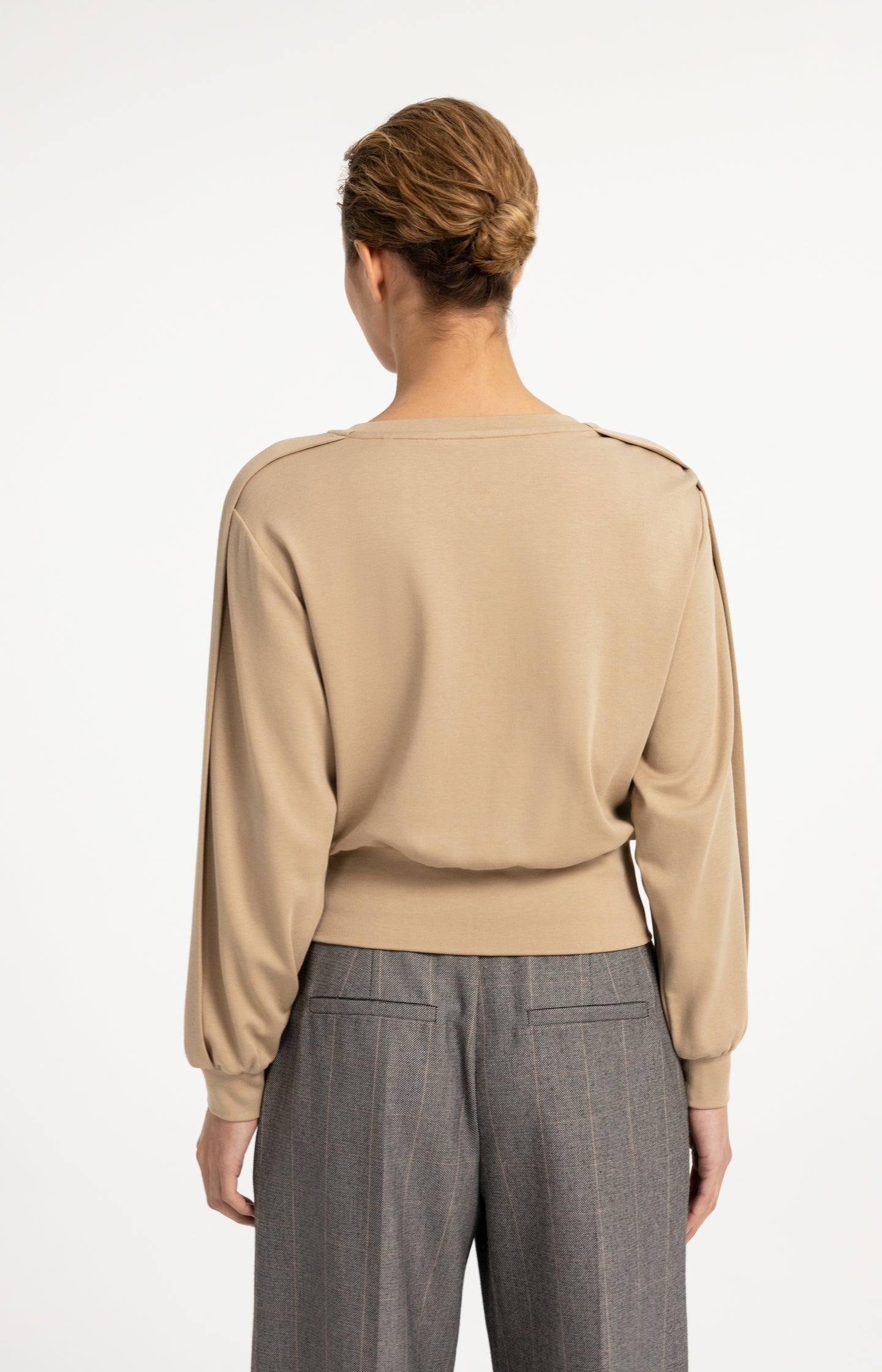 Lightweight sweater with waistband and folded detail