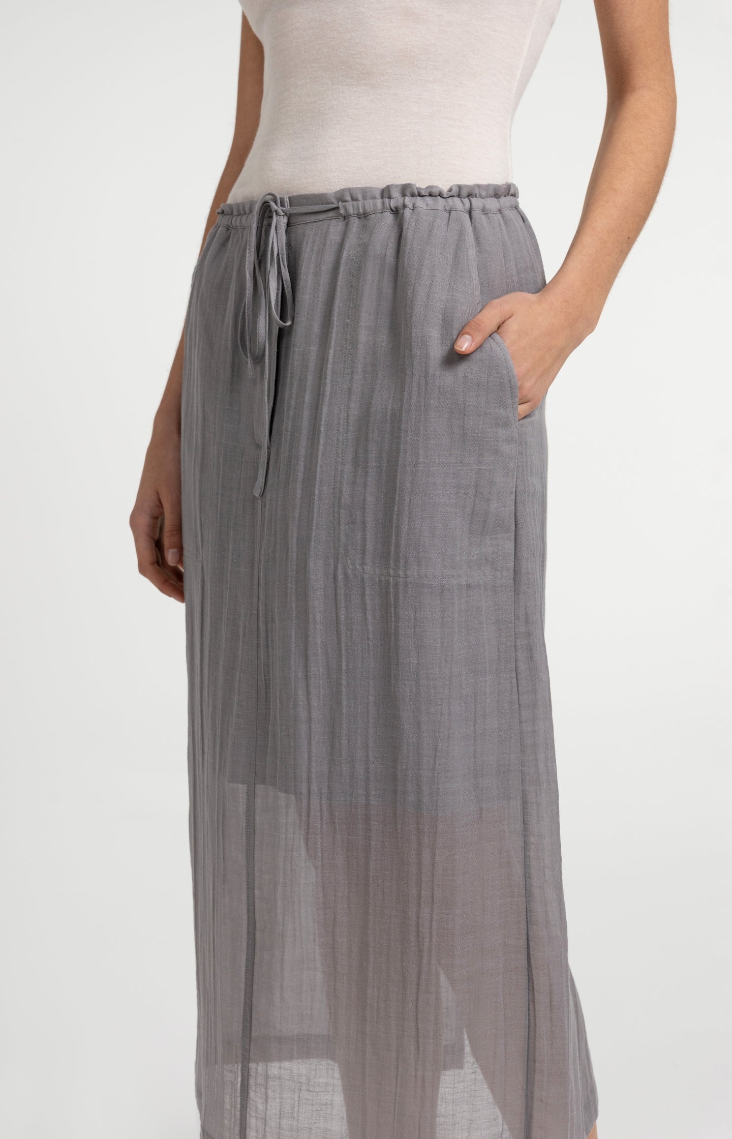 Linen-blend midi skirt with elastic waist - Type: video