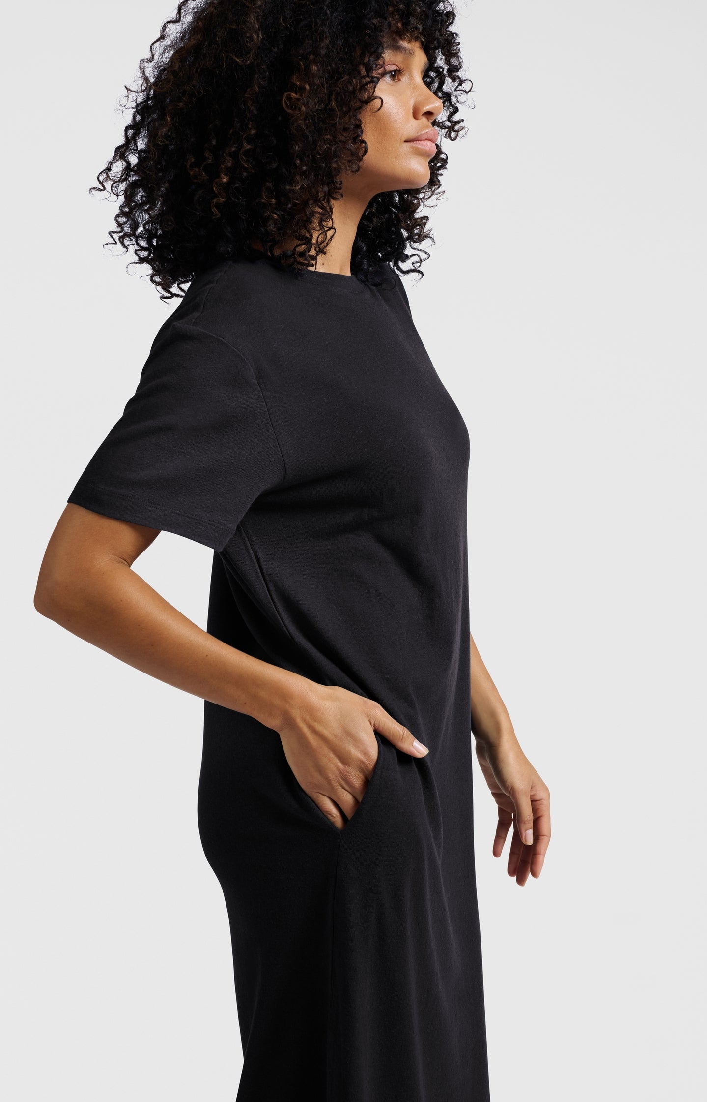 Linen blend T-shirt dress with short sleeves and slit