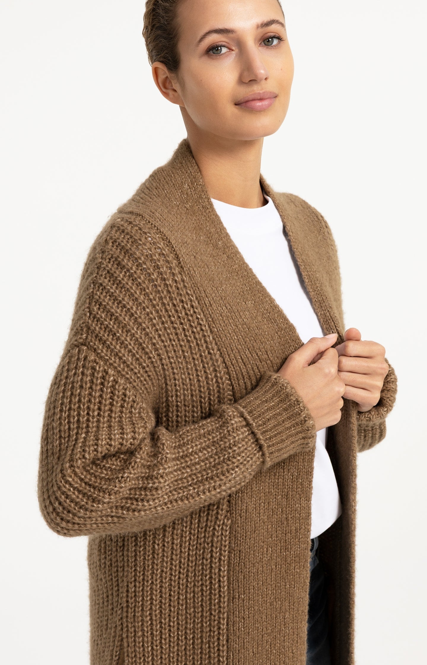 Long chunky knit cardigan with long sleeves