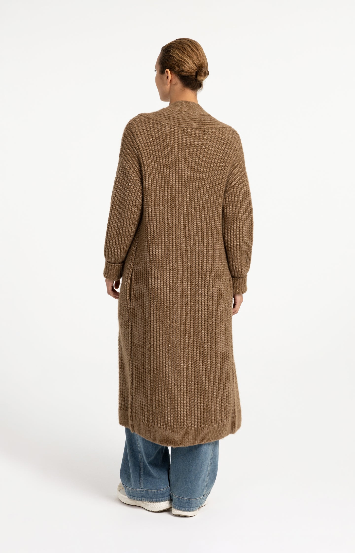 Long chunky knit cardigan with long sleeves