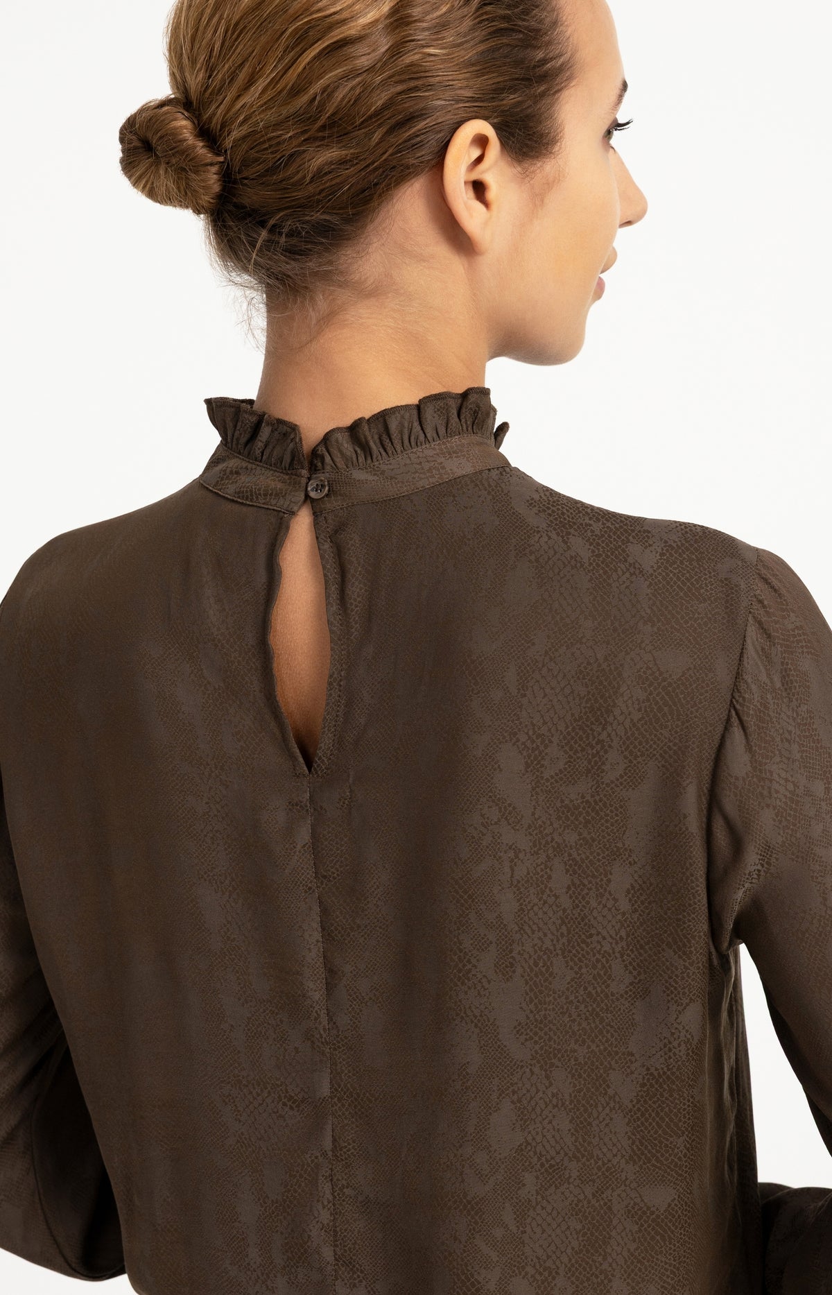 Long sleeve top with ruffle details - Type: lookbook