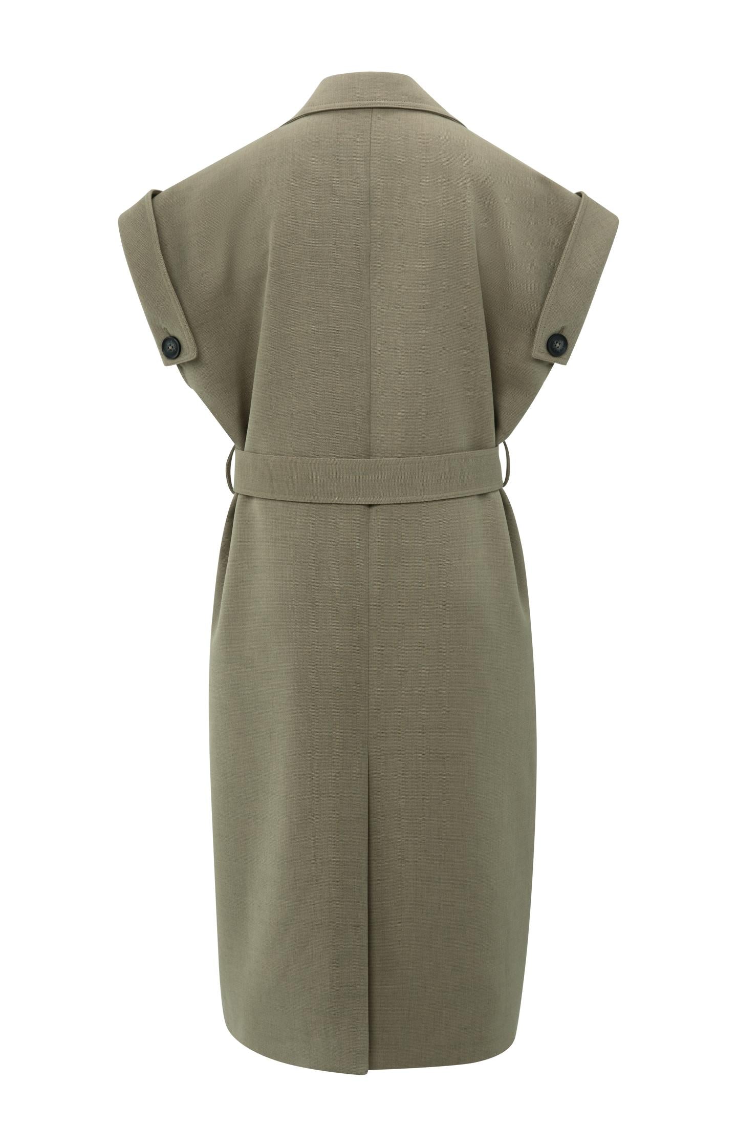 Long sleeveless coat with lapels and waist belt