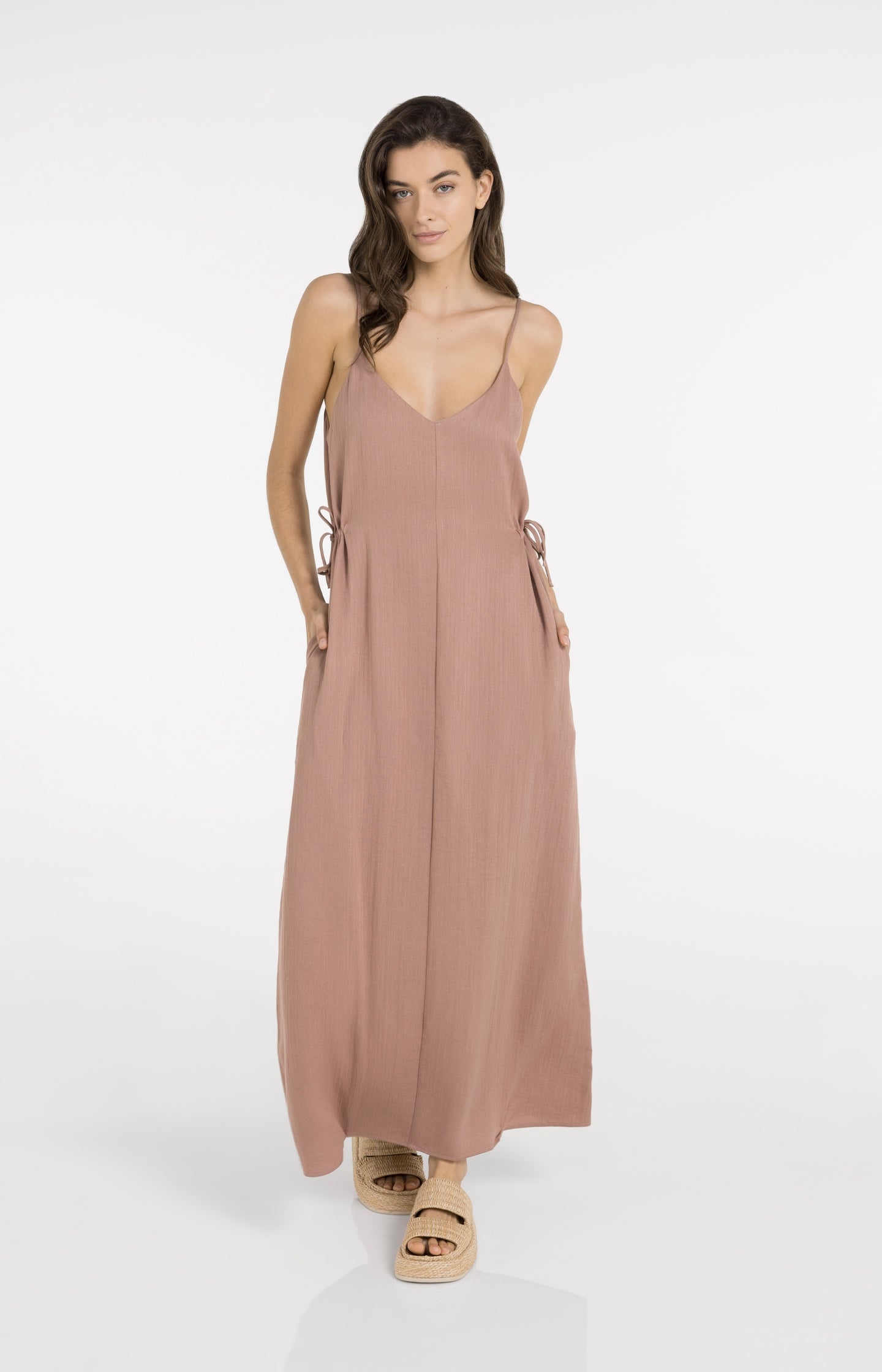 Long strappy dress with drawstrings - Type: lookbook