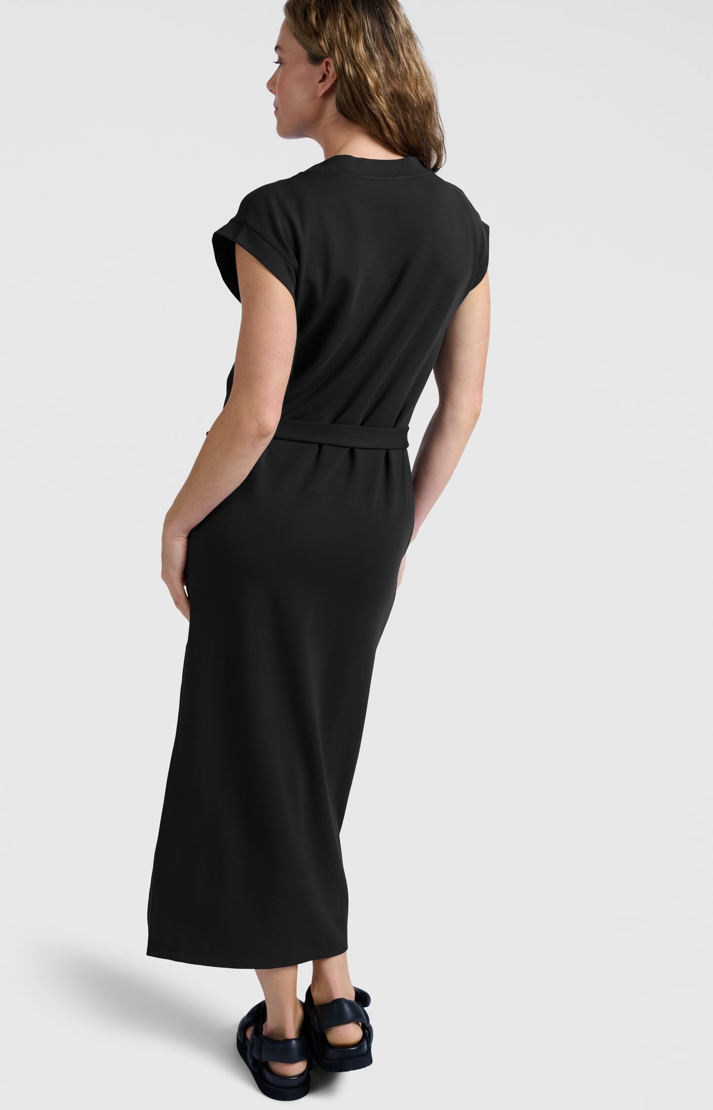 Long T-shirt dress with V-neck and belt