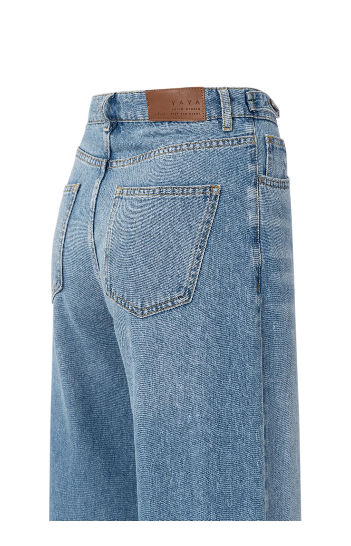 Loose fit jeans with wide legs and turned-up hems (L34)