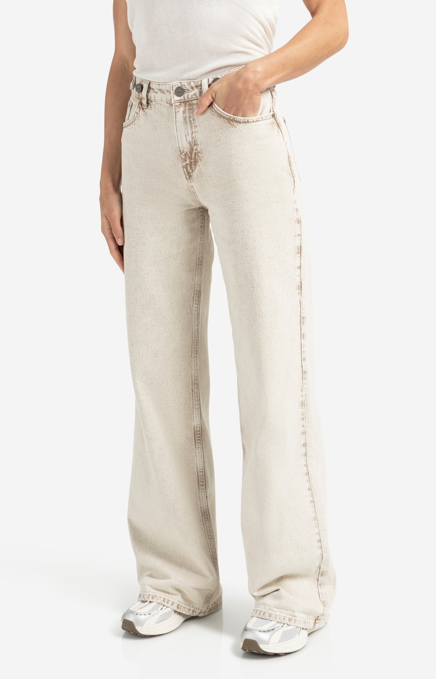 Loose fit jeans with wide legs and turned-up hems (L34)