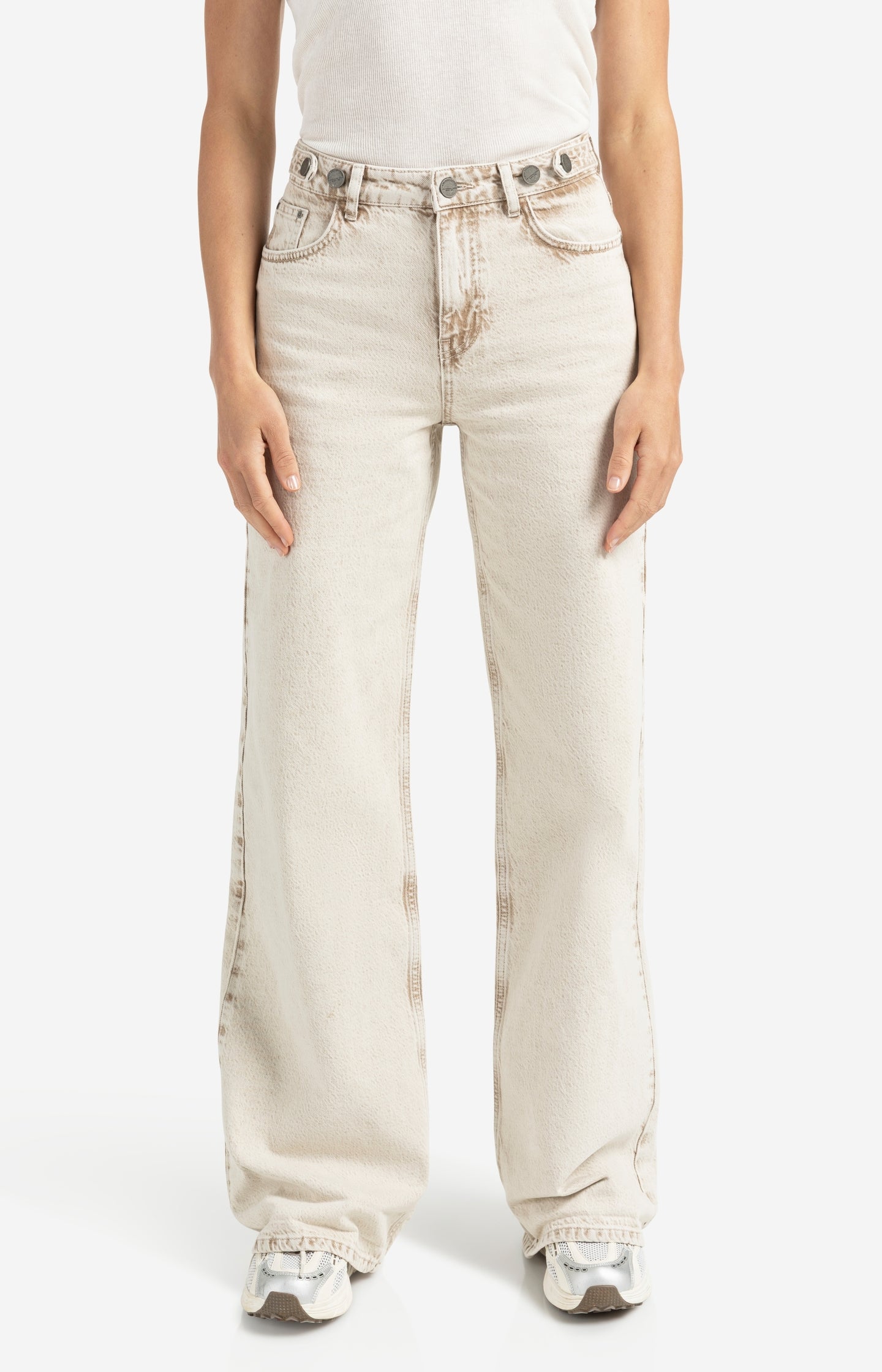 Loose fit jeans with wide legs and turned-up hems (L34)