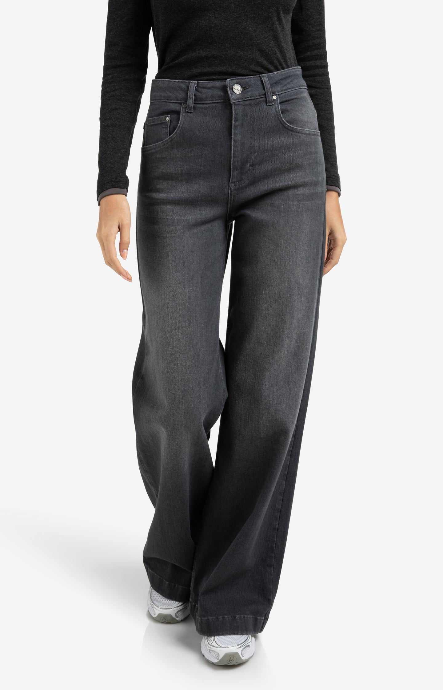 Loose fit jeans with high waist and wide legs (L34)