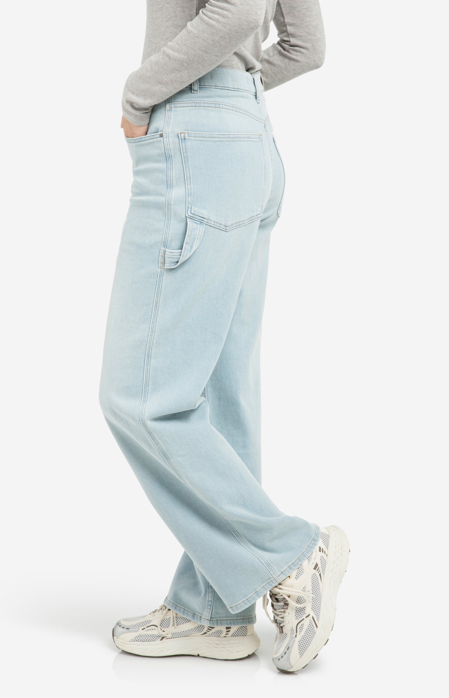 Loose fit jeans with low crotch and wide legs