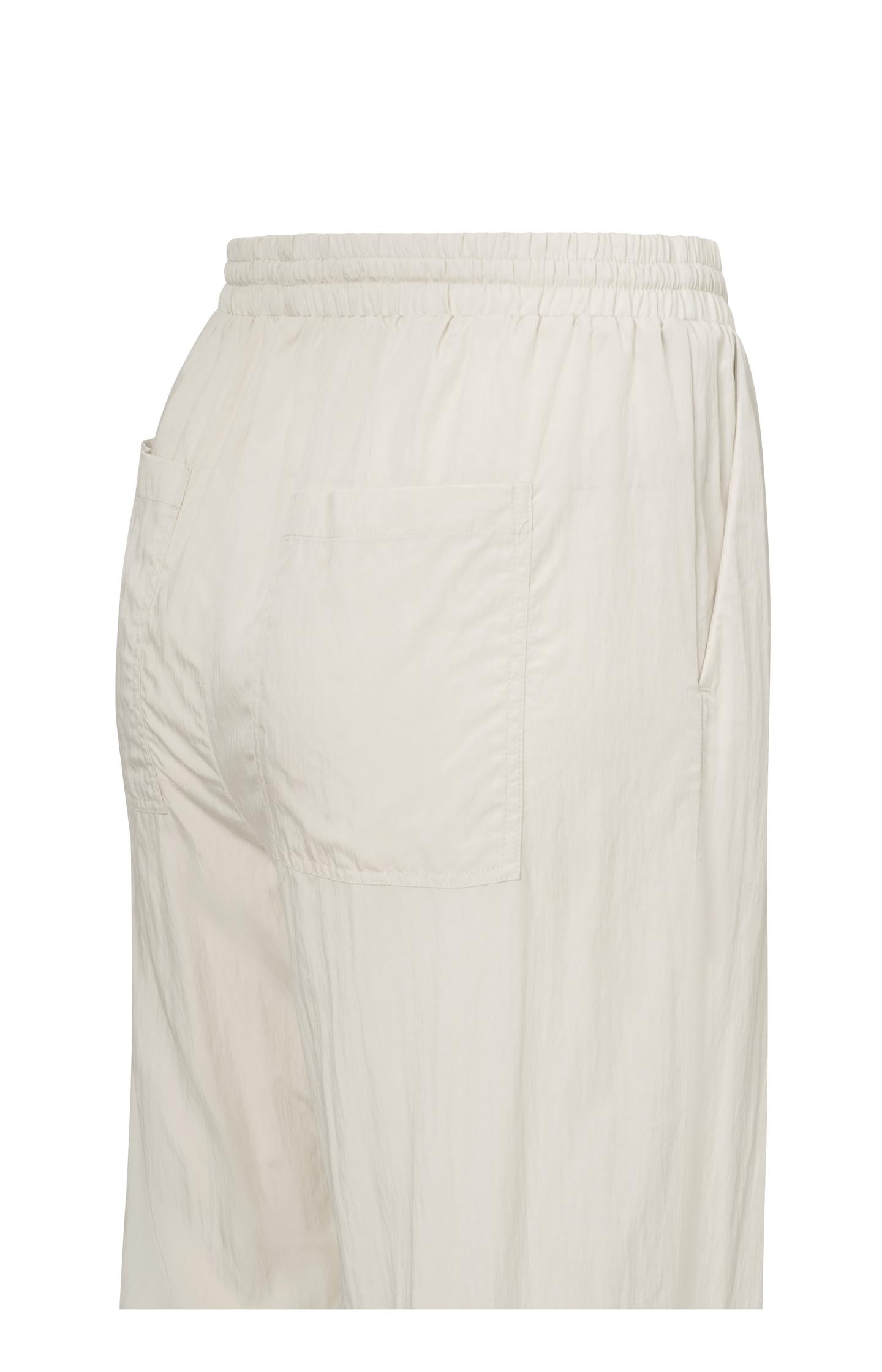 Loose-fit trousers with seam details