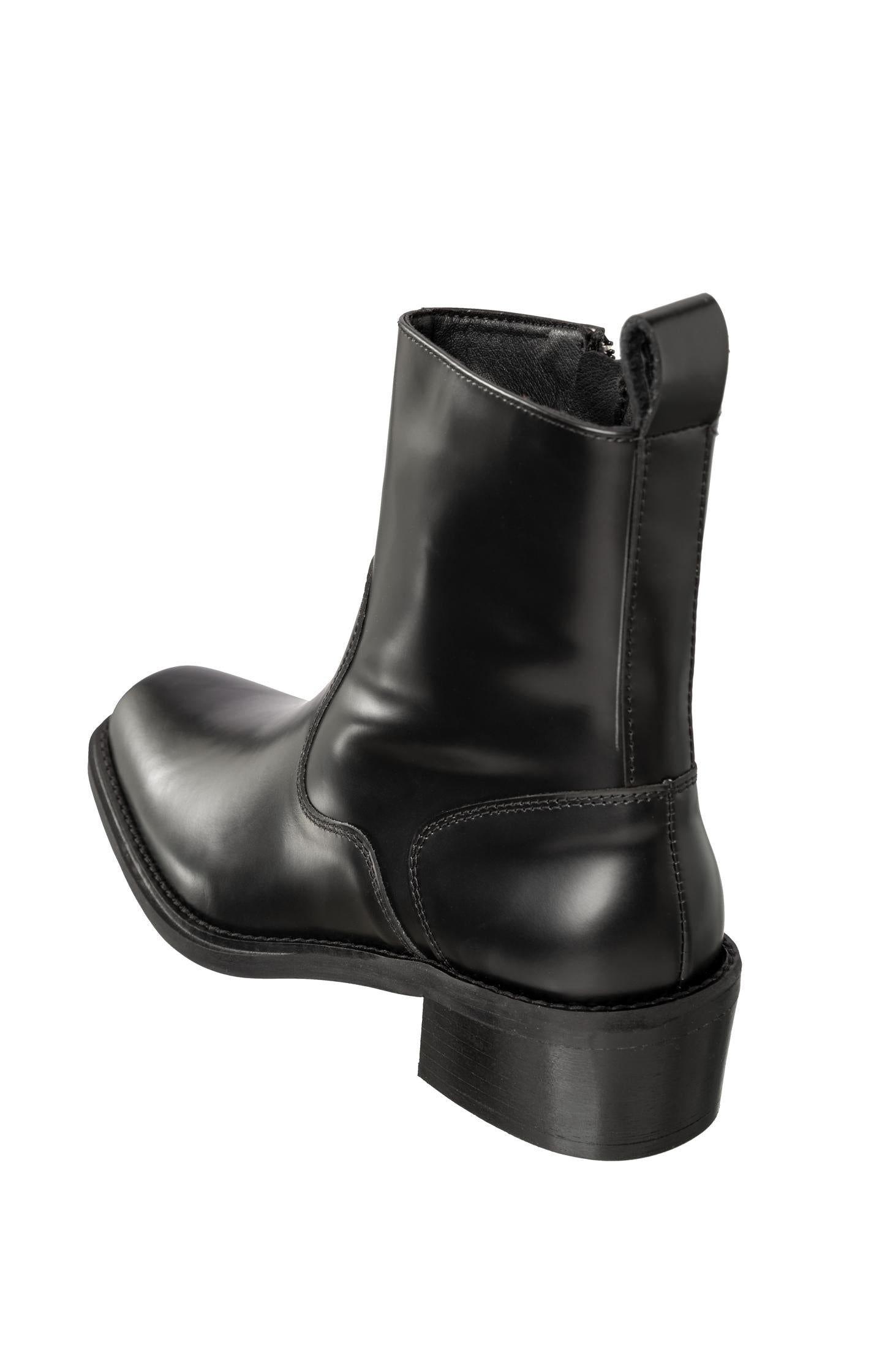 Low boot in faux leather with block heel
