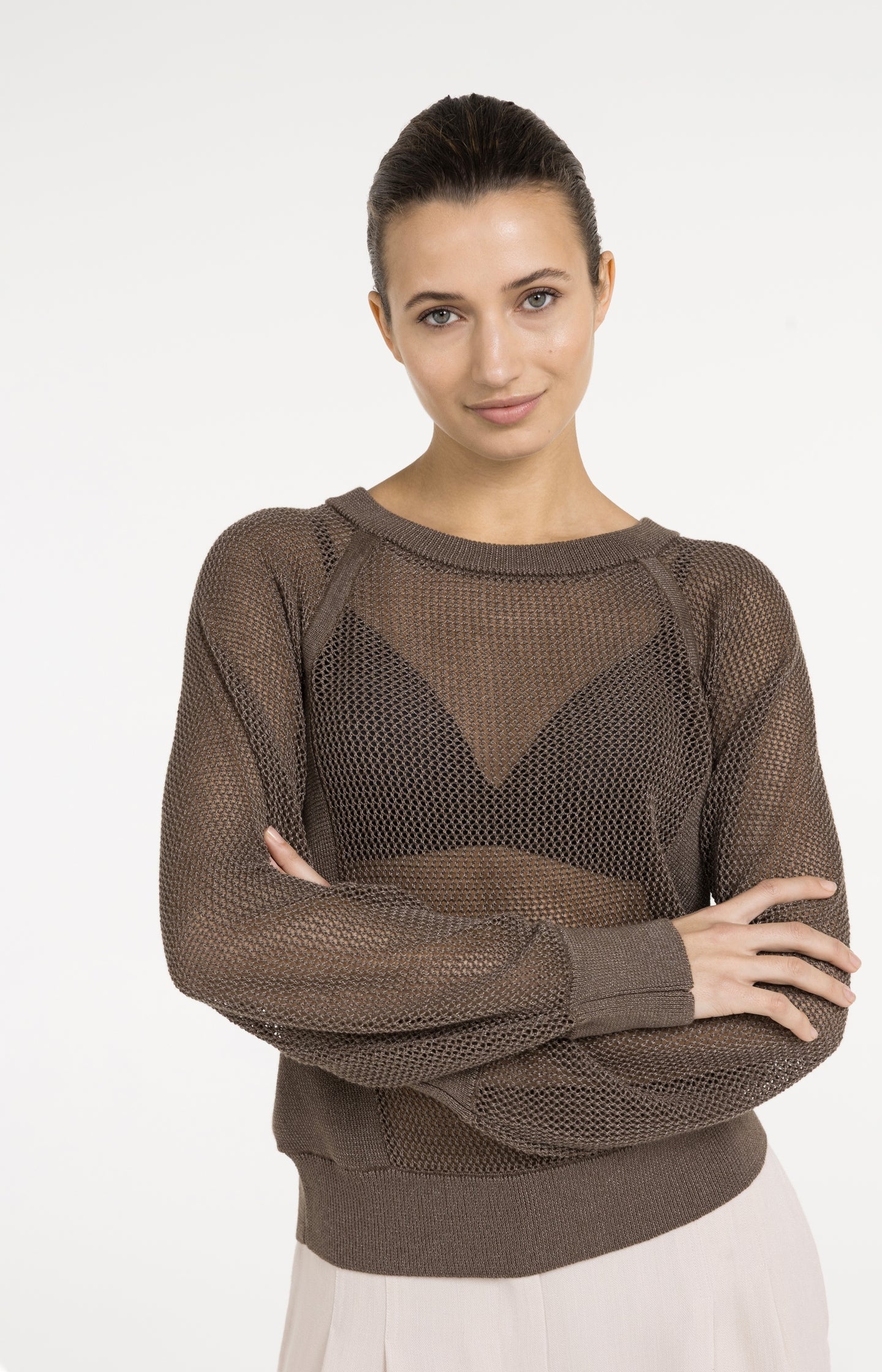 Mesh-stitch knitted sweater with raglan sleeves - Type: video