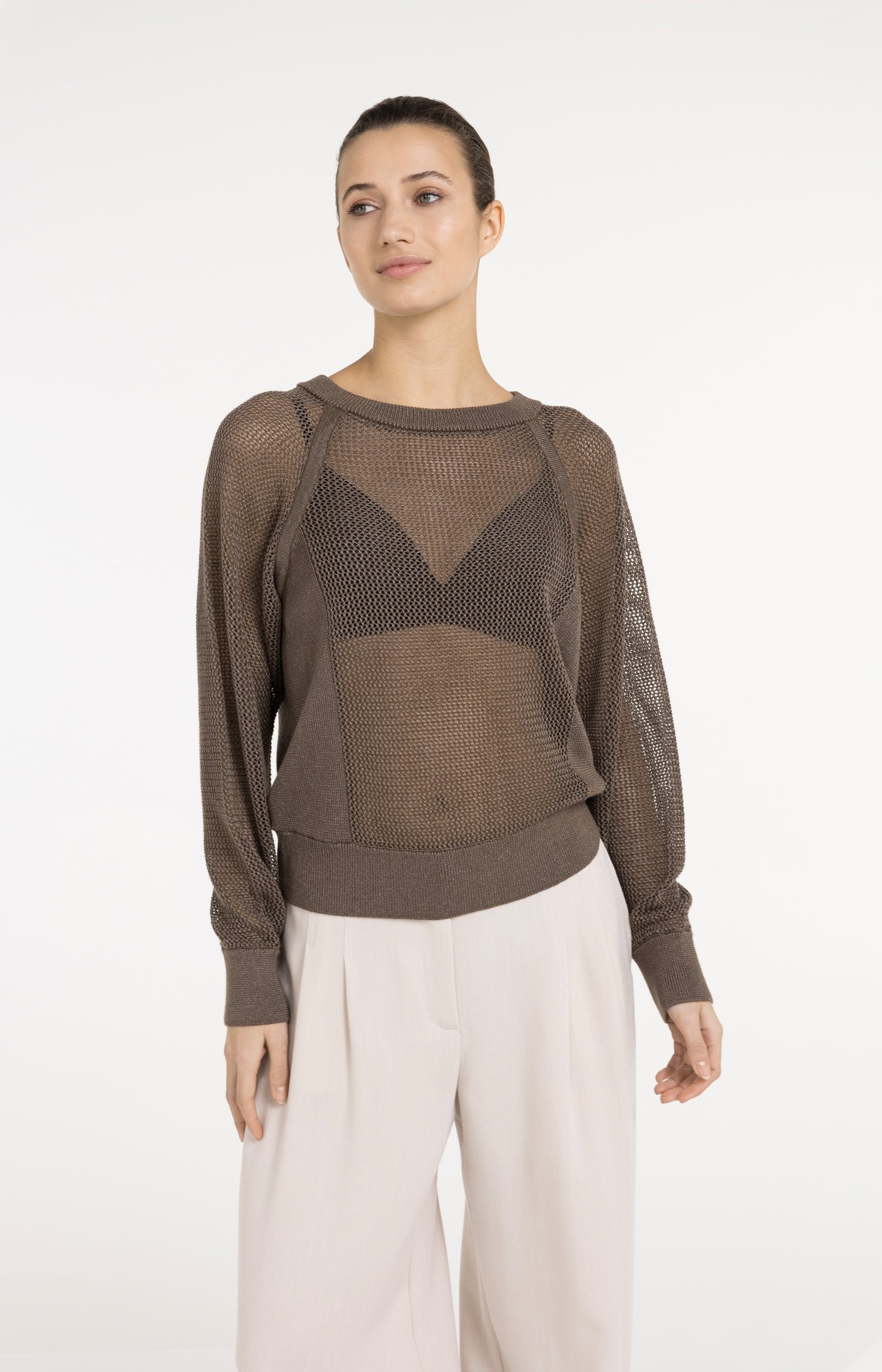 Mesh-stitch knitted sweater with raglan sleeves - Type: video