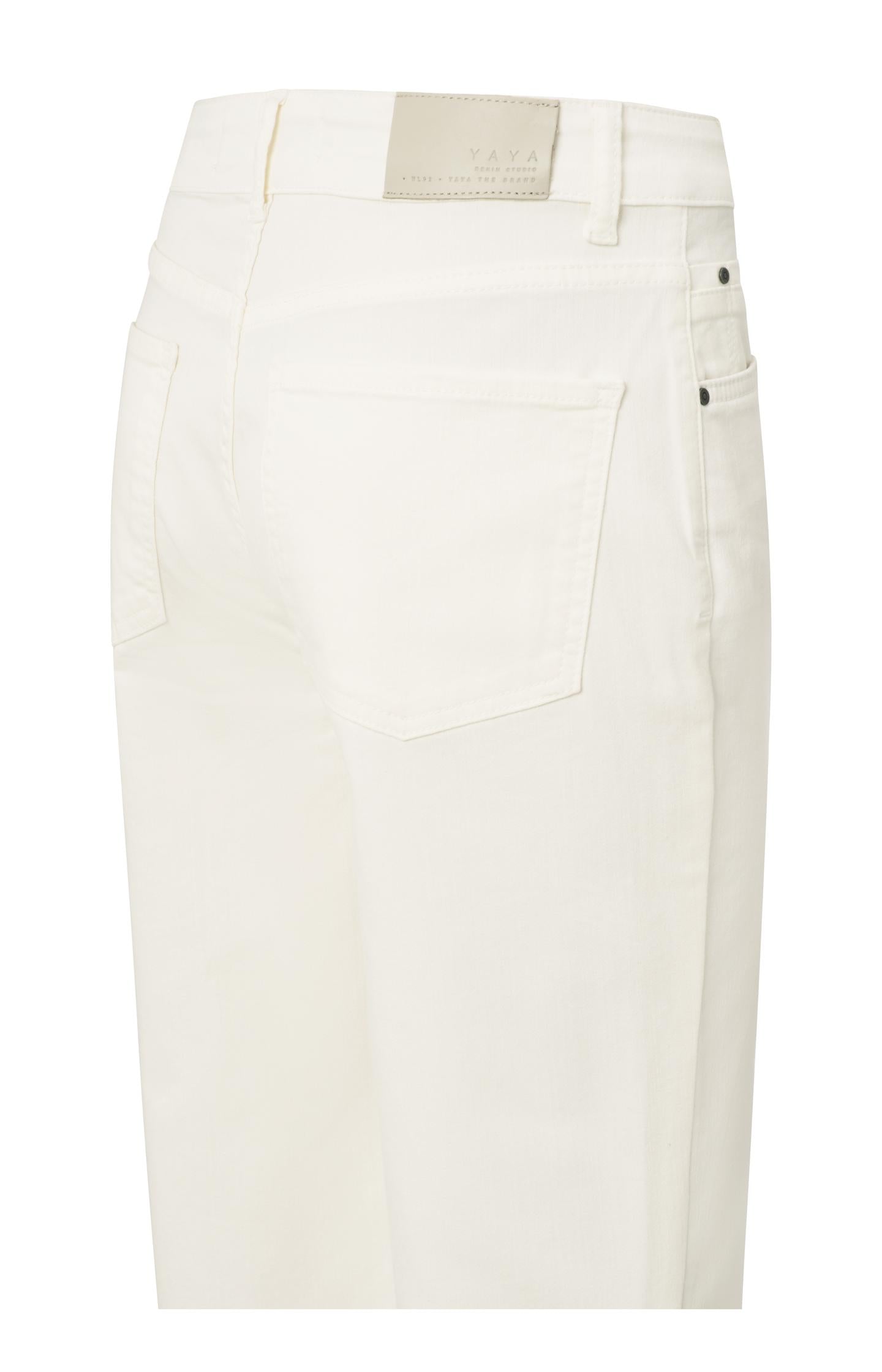 Mid-waist jeans with fixed turned-up hem