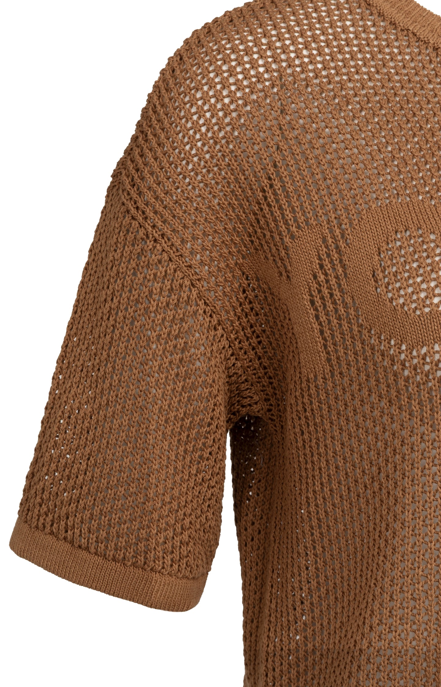 Open-knit top with short sleeves and artwork