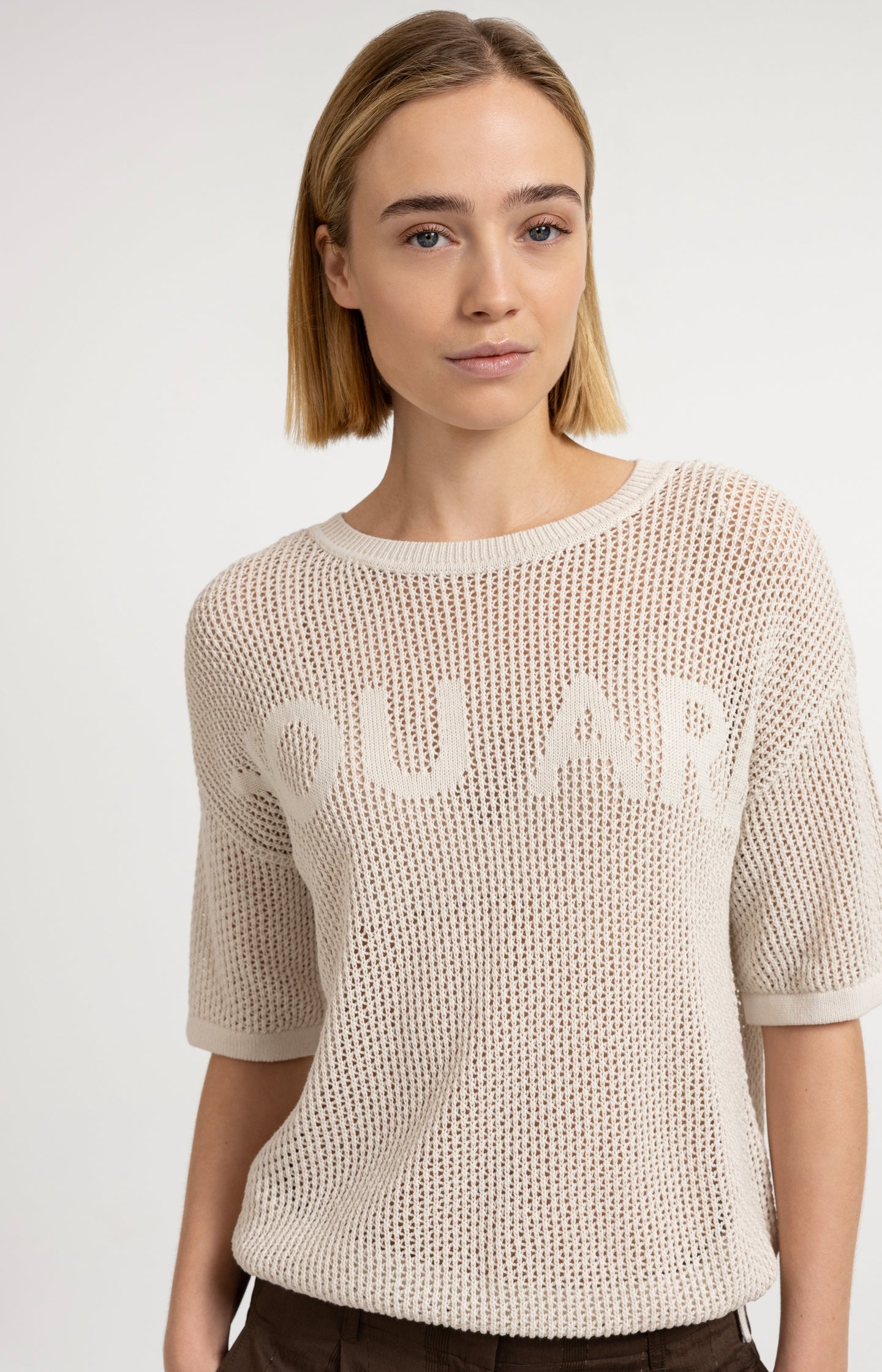 Open-knit top with short sleeves and artwork