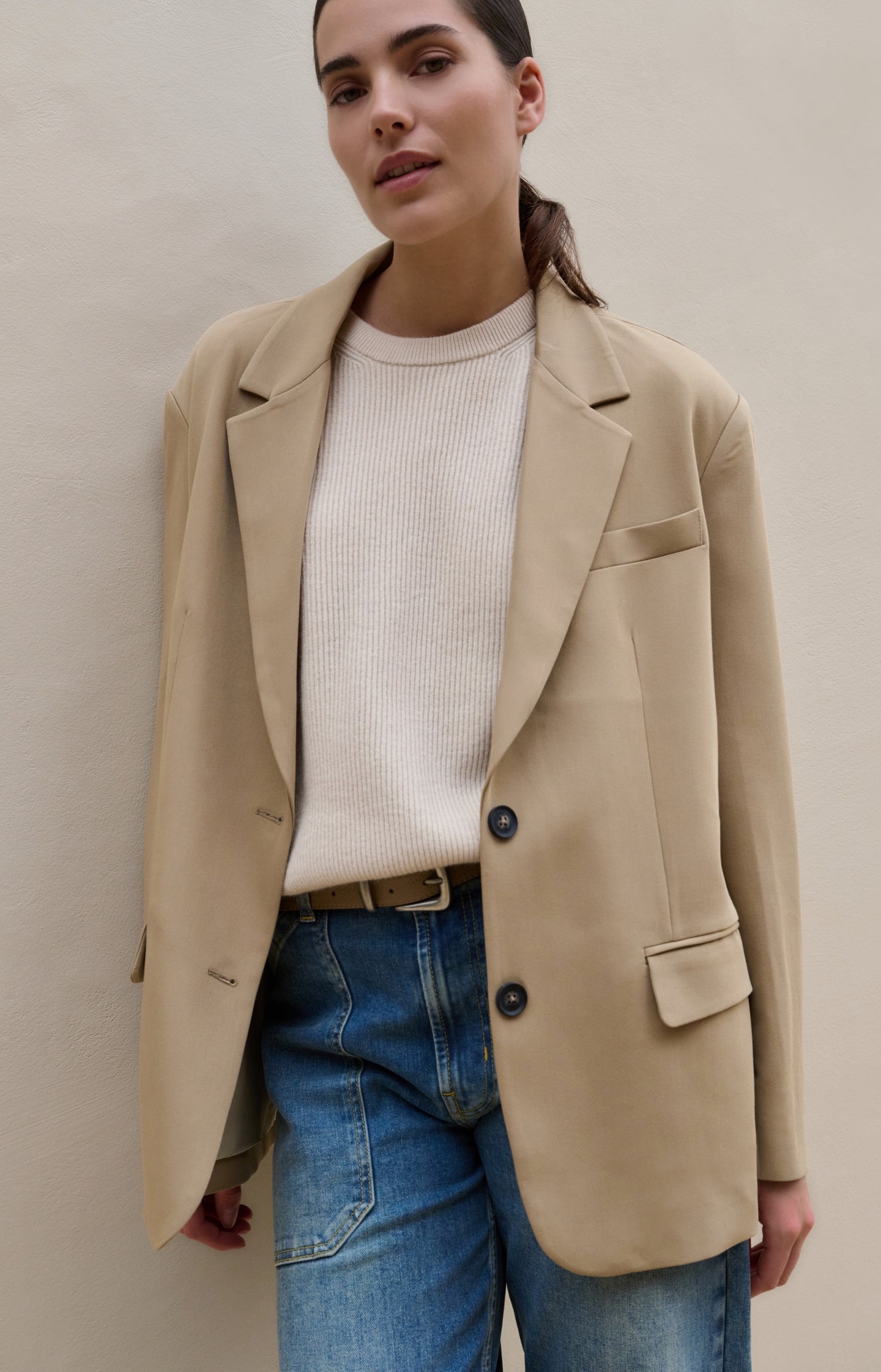 Oversized blazer with fancy button details - Brown