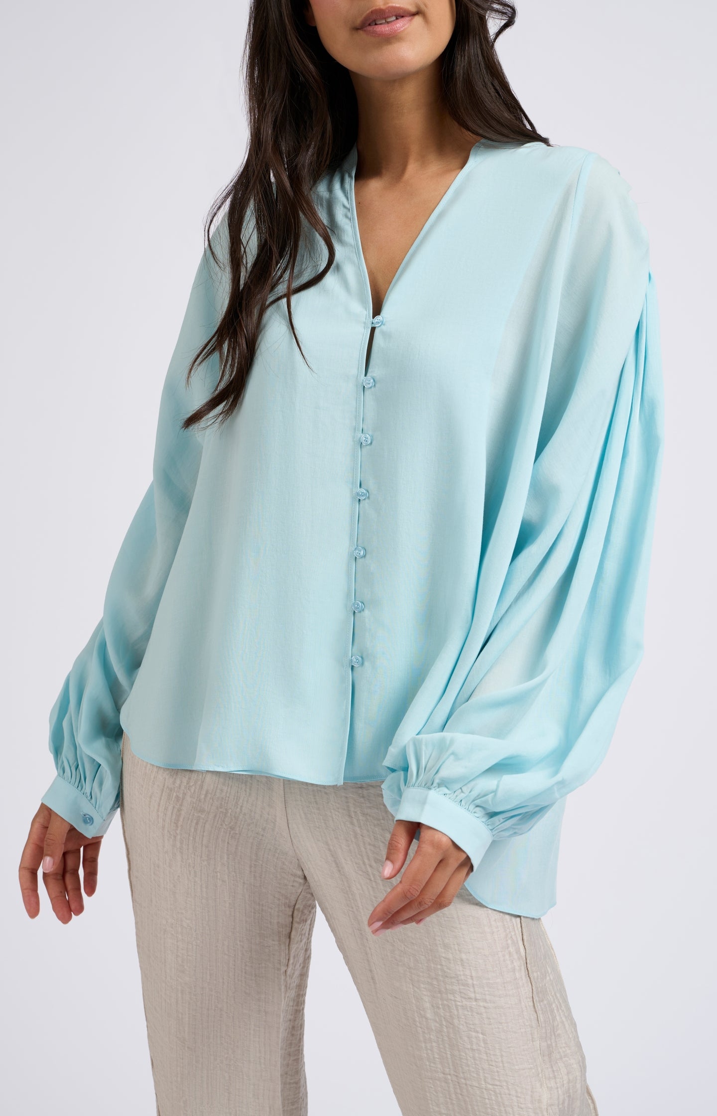 Oversized blouse with V-neck, big balloon sleeves and button