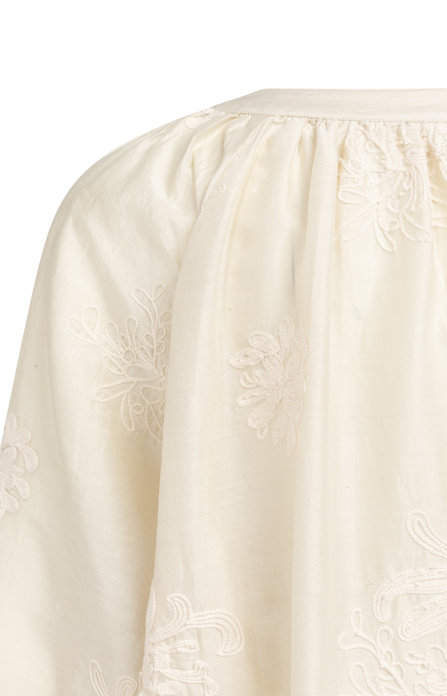 Oversized embroidered dress with long sleeves