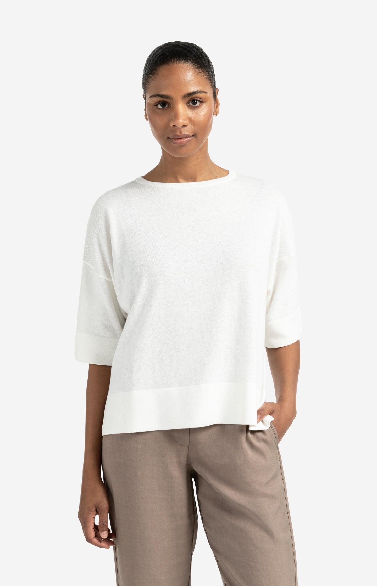 Mooi Wit Shirt Dames Oversized Fine Knitted T-shirt With Short Sleeves