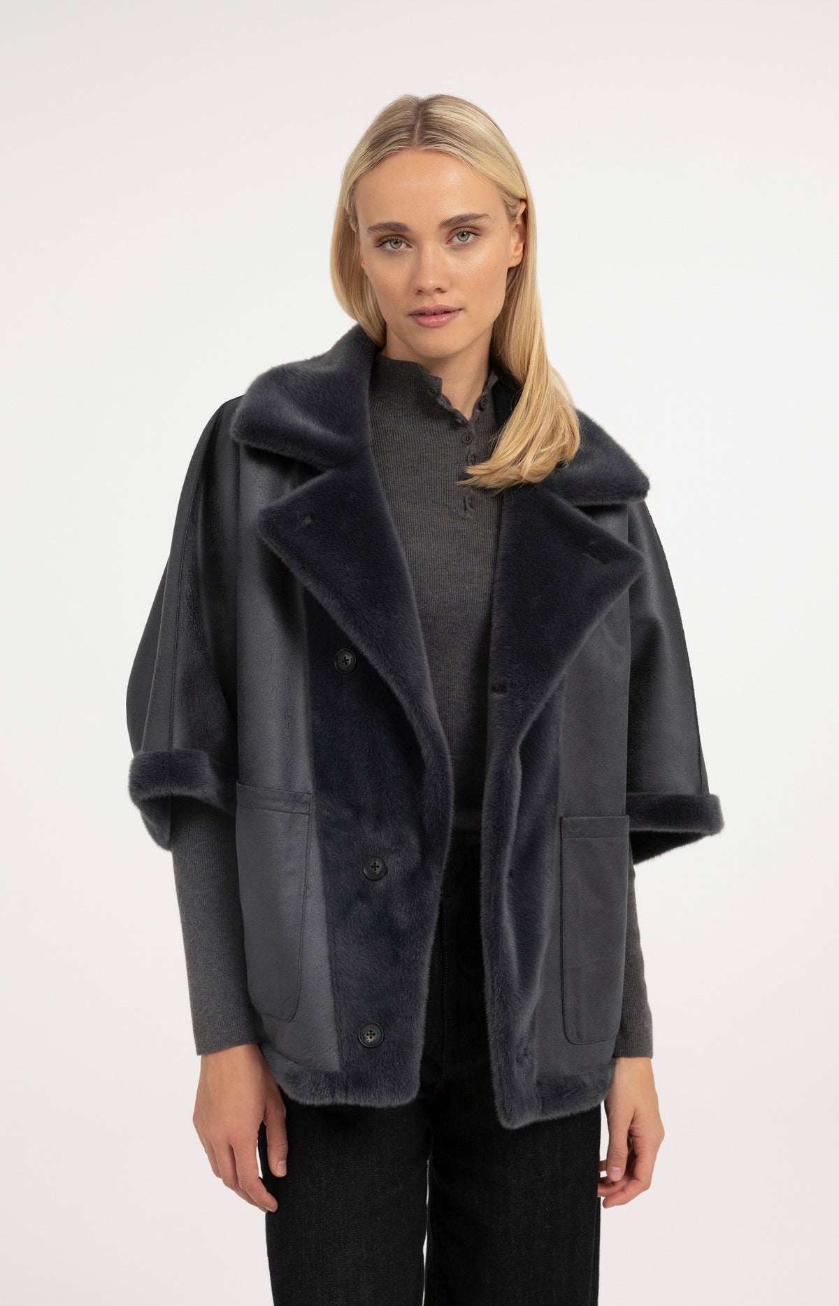 Oversize-Wendejacke aus Fellimitat - Dark Anthracite