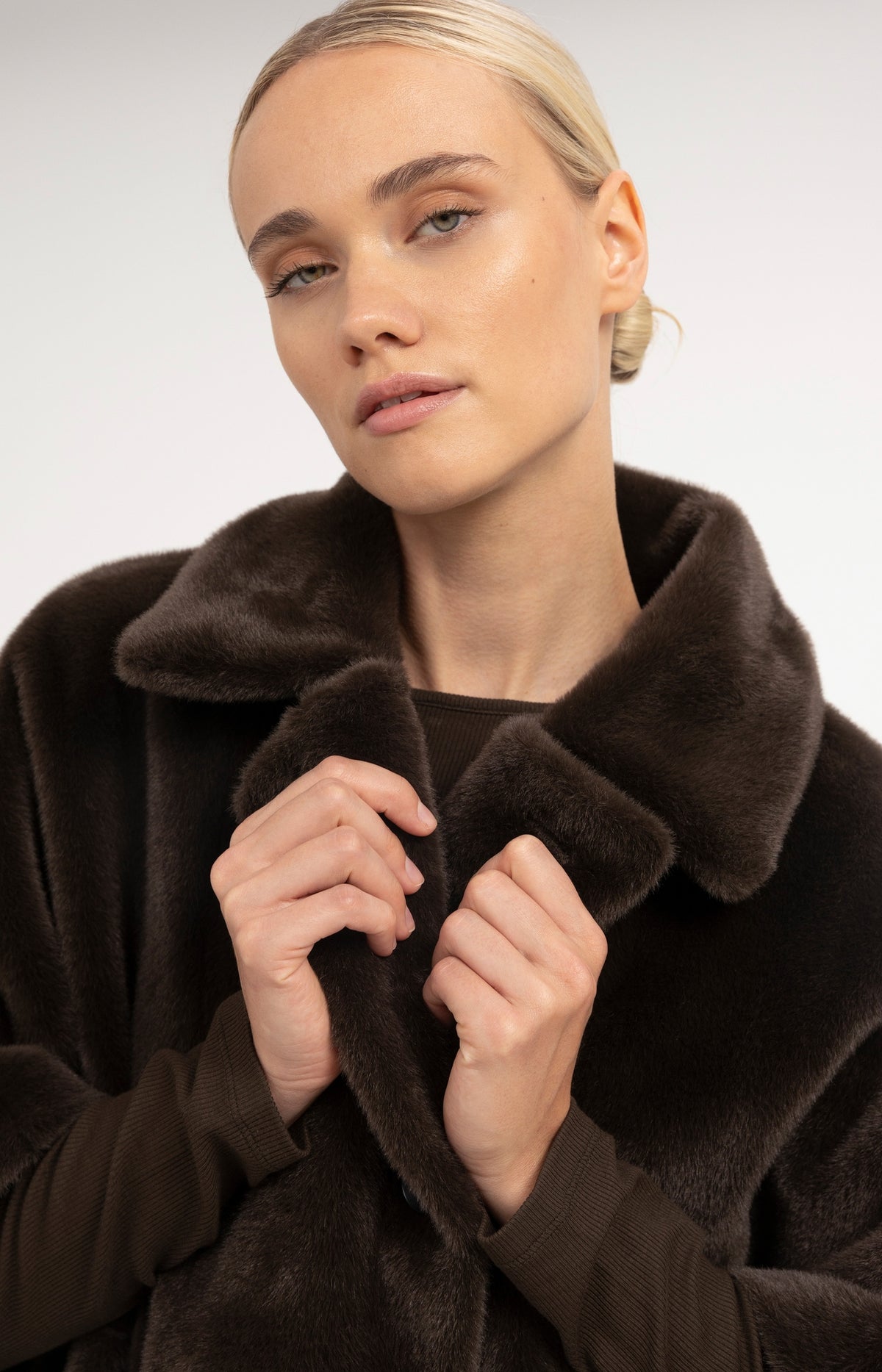 Oversized reversible faux fur jacket - Delicioso Brown