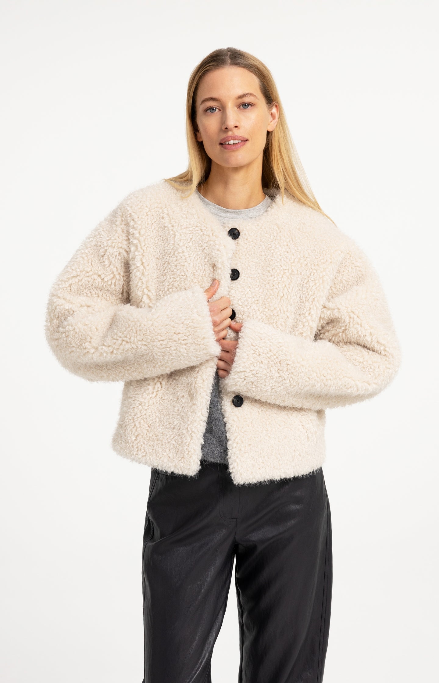 Oversized short faux fur jacket - Type: lookbook