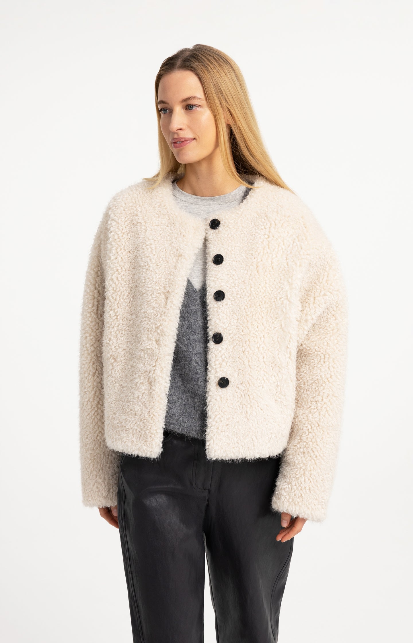 Oversized short faux fur jacket - Type: lookbook