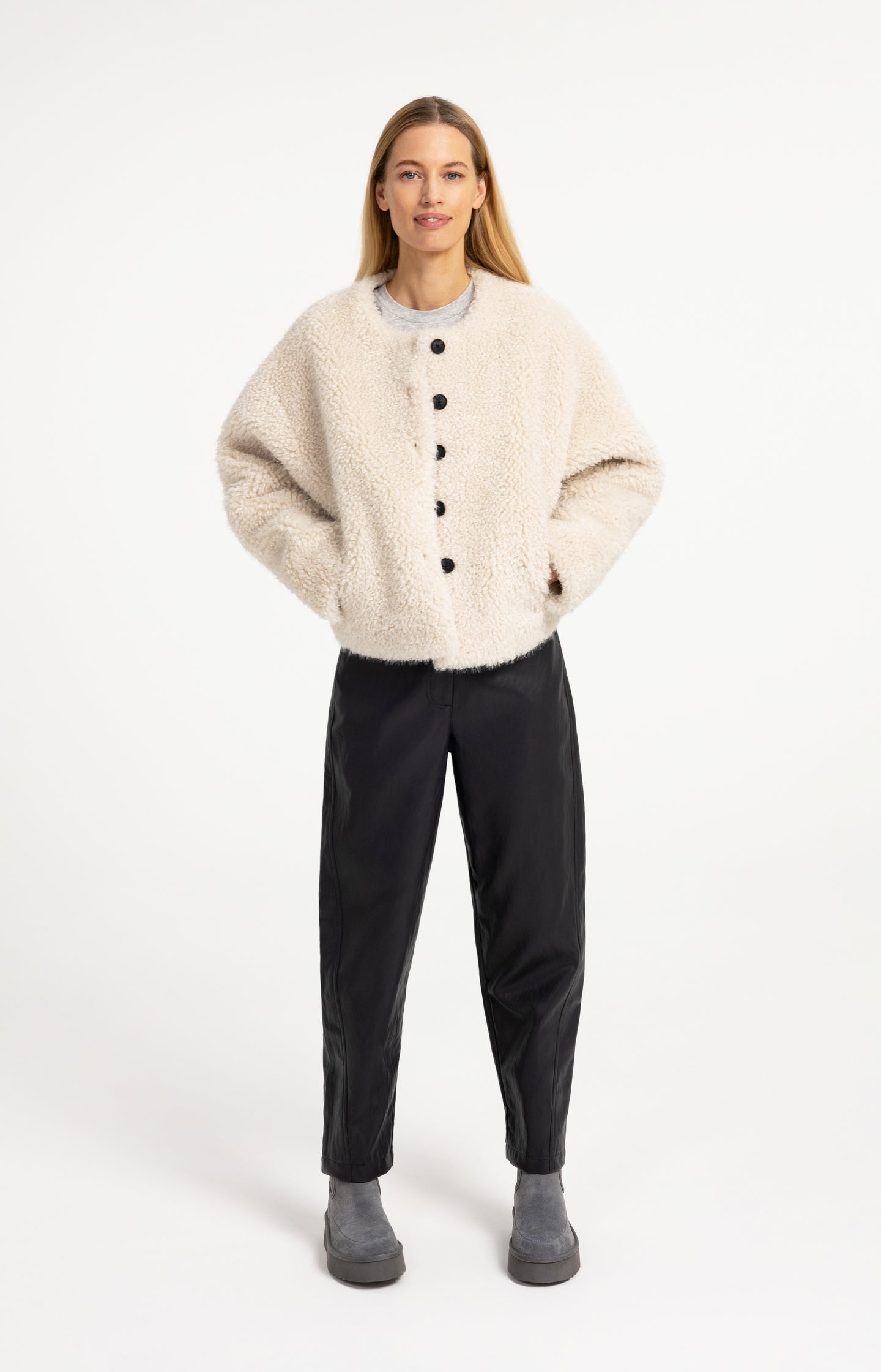 Oversized short faux fur jacket - Type: lookbook