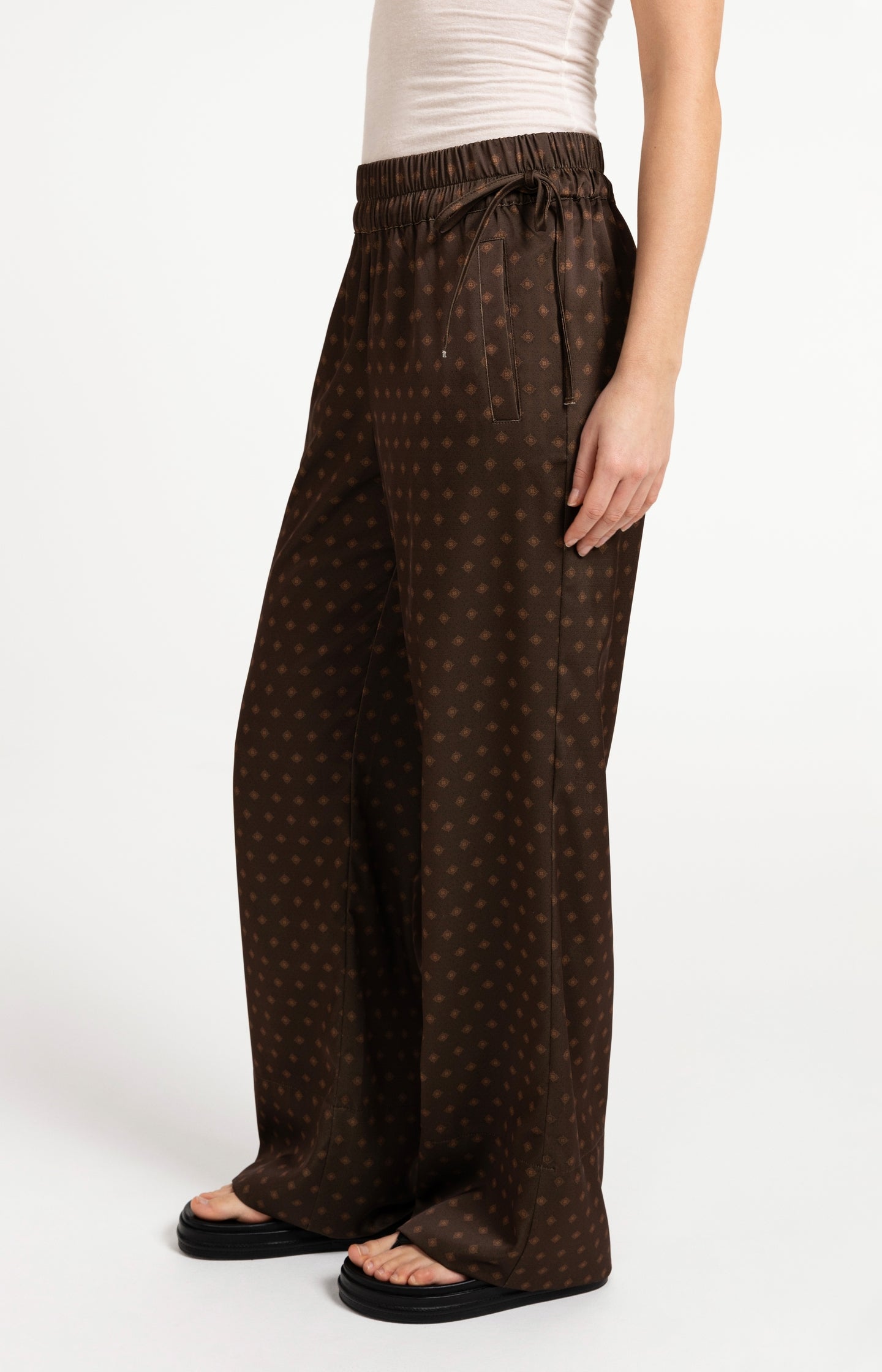 Printed trousers with wide legs and elastic waist