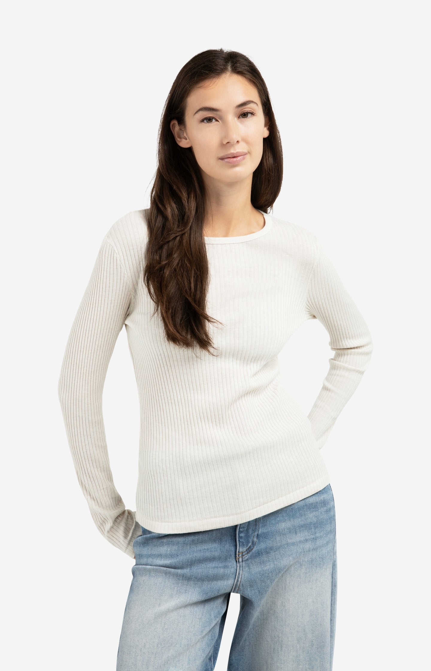 Ribbed long sleeve shirt with round neckline