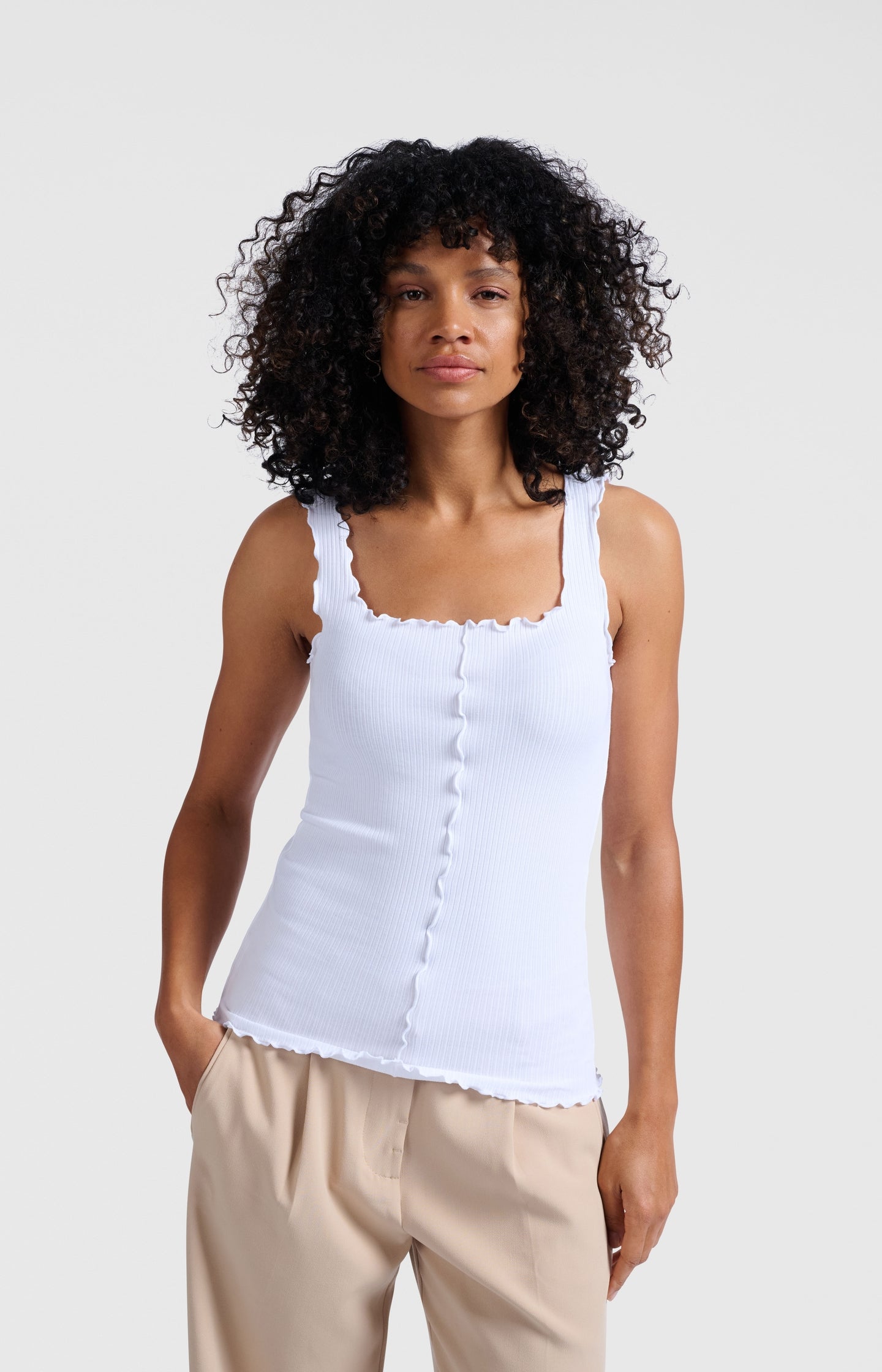 Ribbed singlet with delicate scalloped edge, Off-White