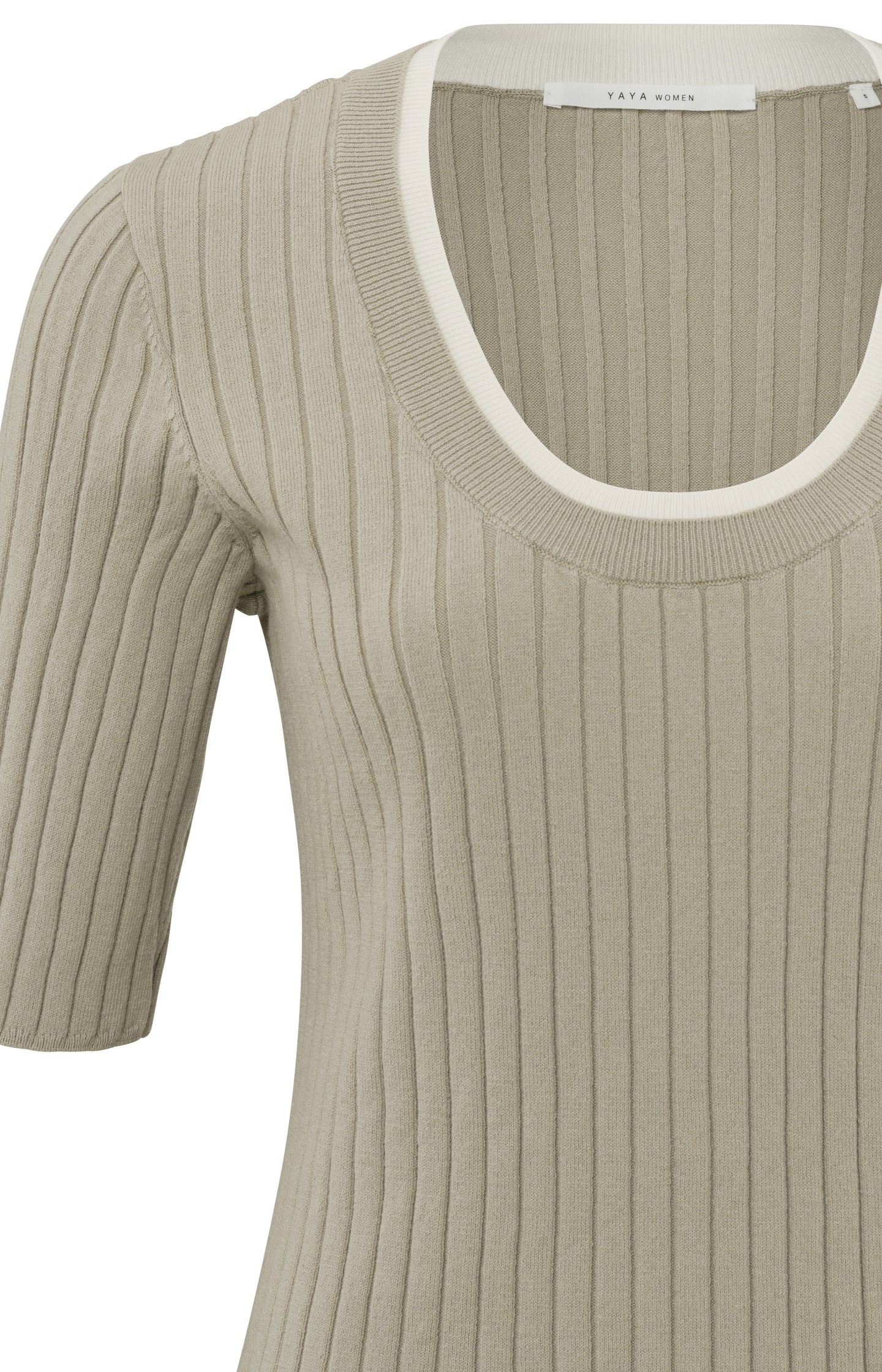Ribbed sweater with round neck and half sleeves in slim fit