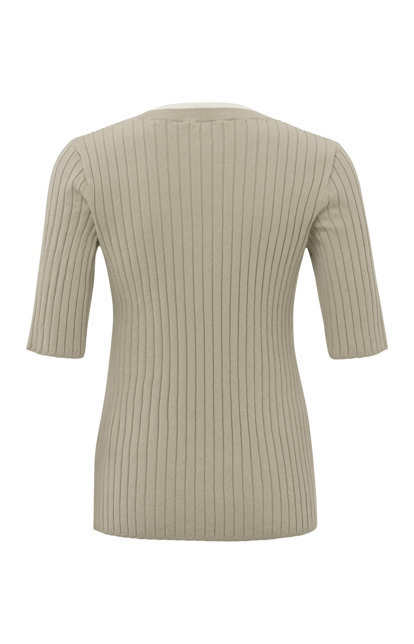 Ribbed sweater with round neck and half sleeves in slim fit